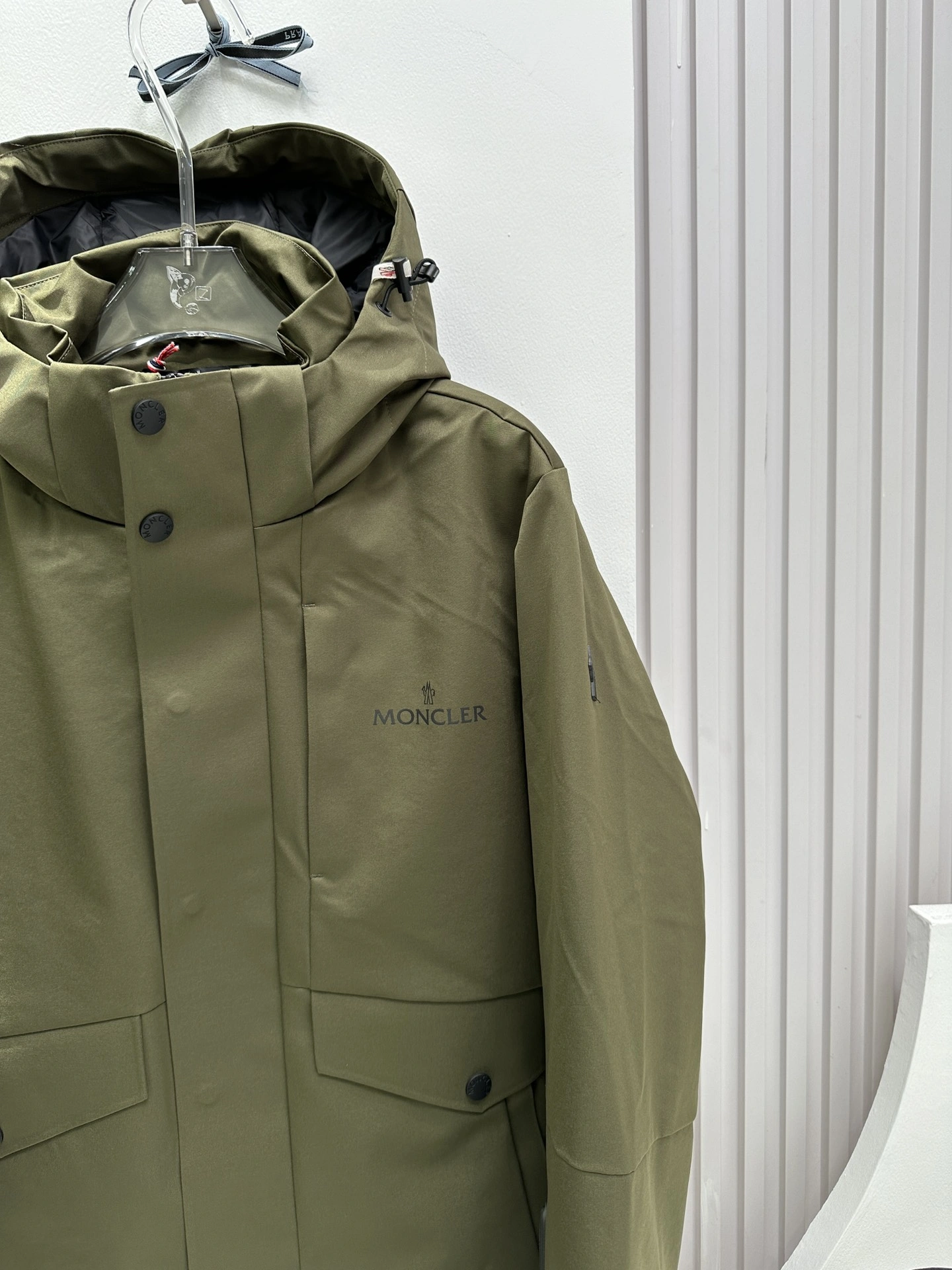 Moncler Down Jackets Sporty 146127