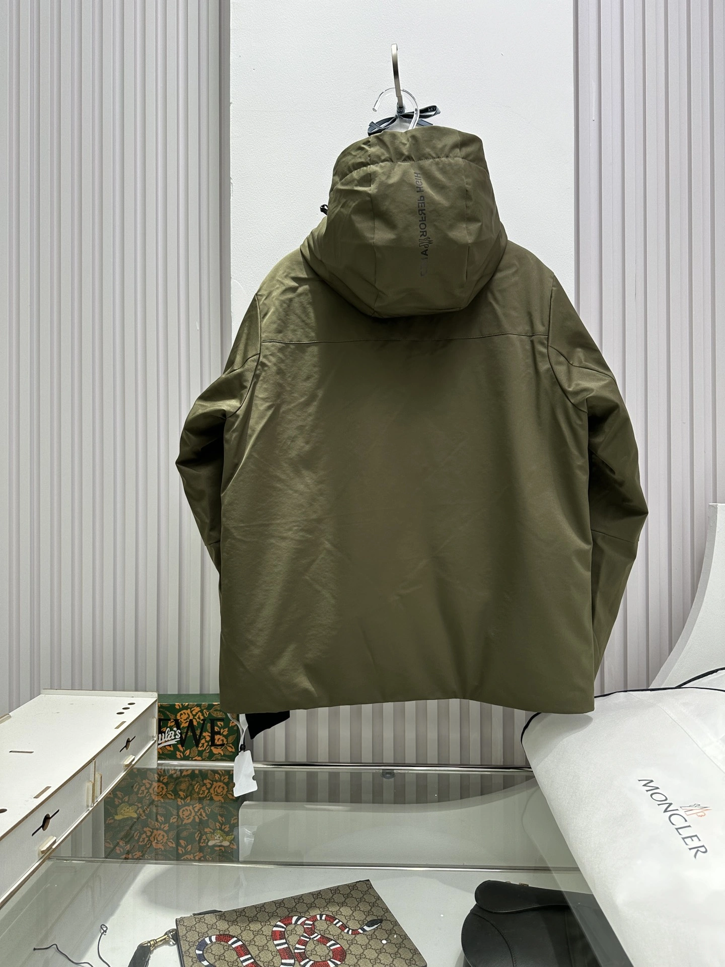 Moncler Down Jackets Sporty 146127