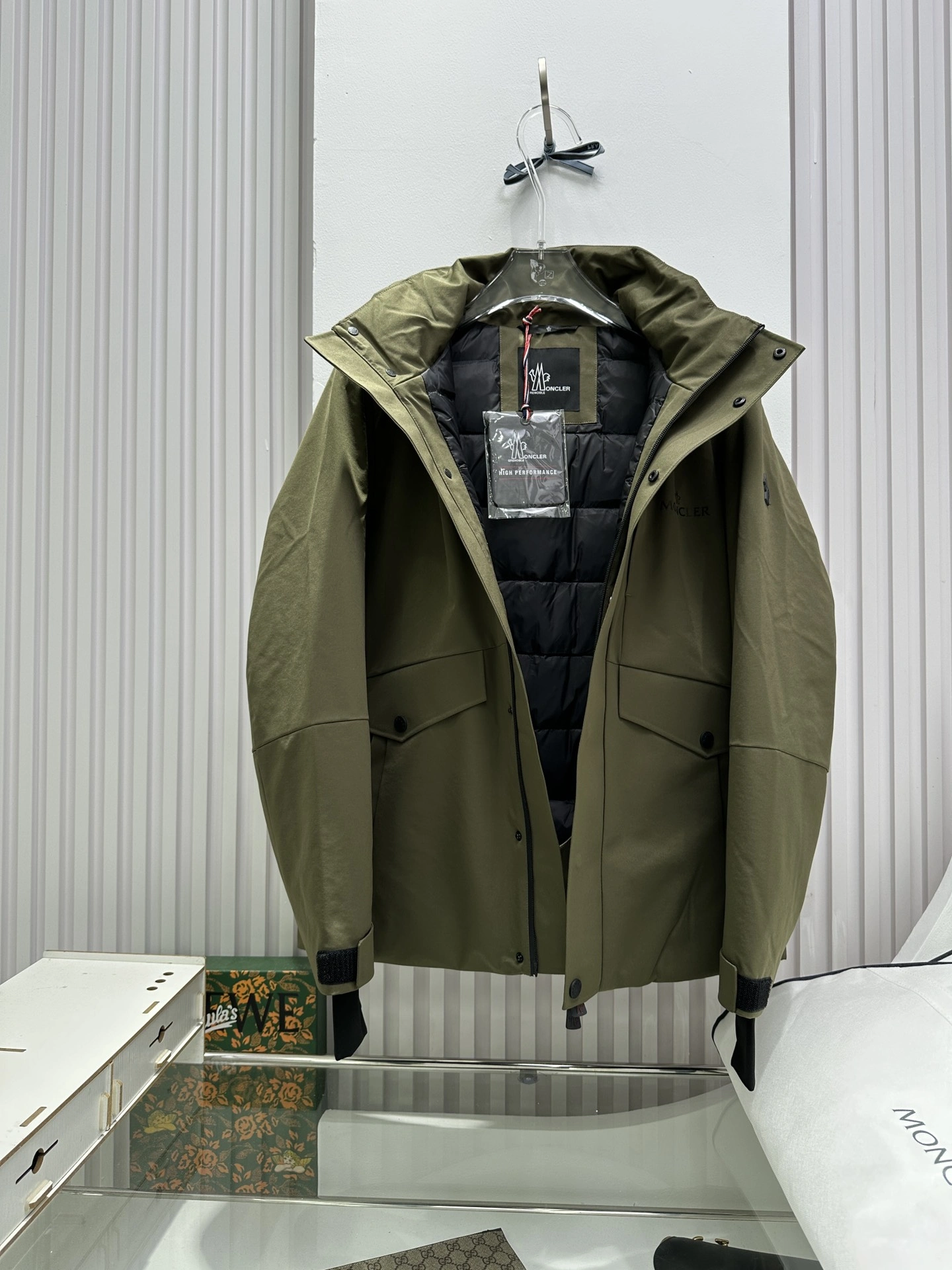 Moncler Down Jackets Sporty 146127