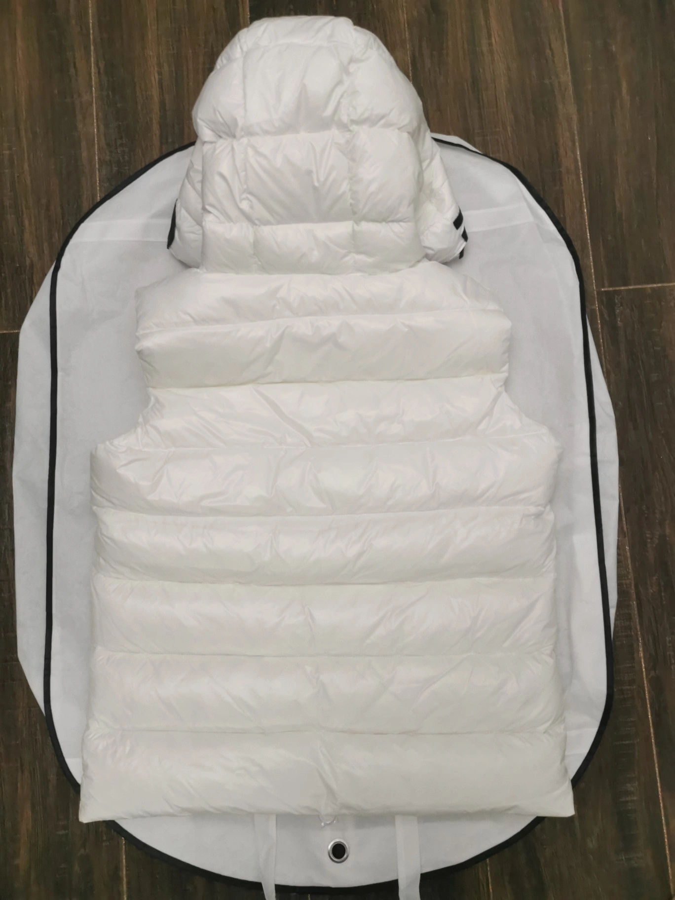 Moncler Down Jackets Vibrant 146130