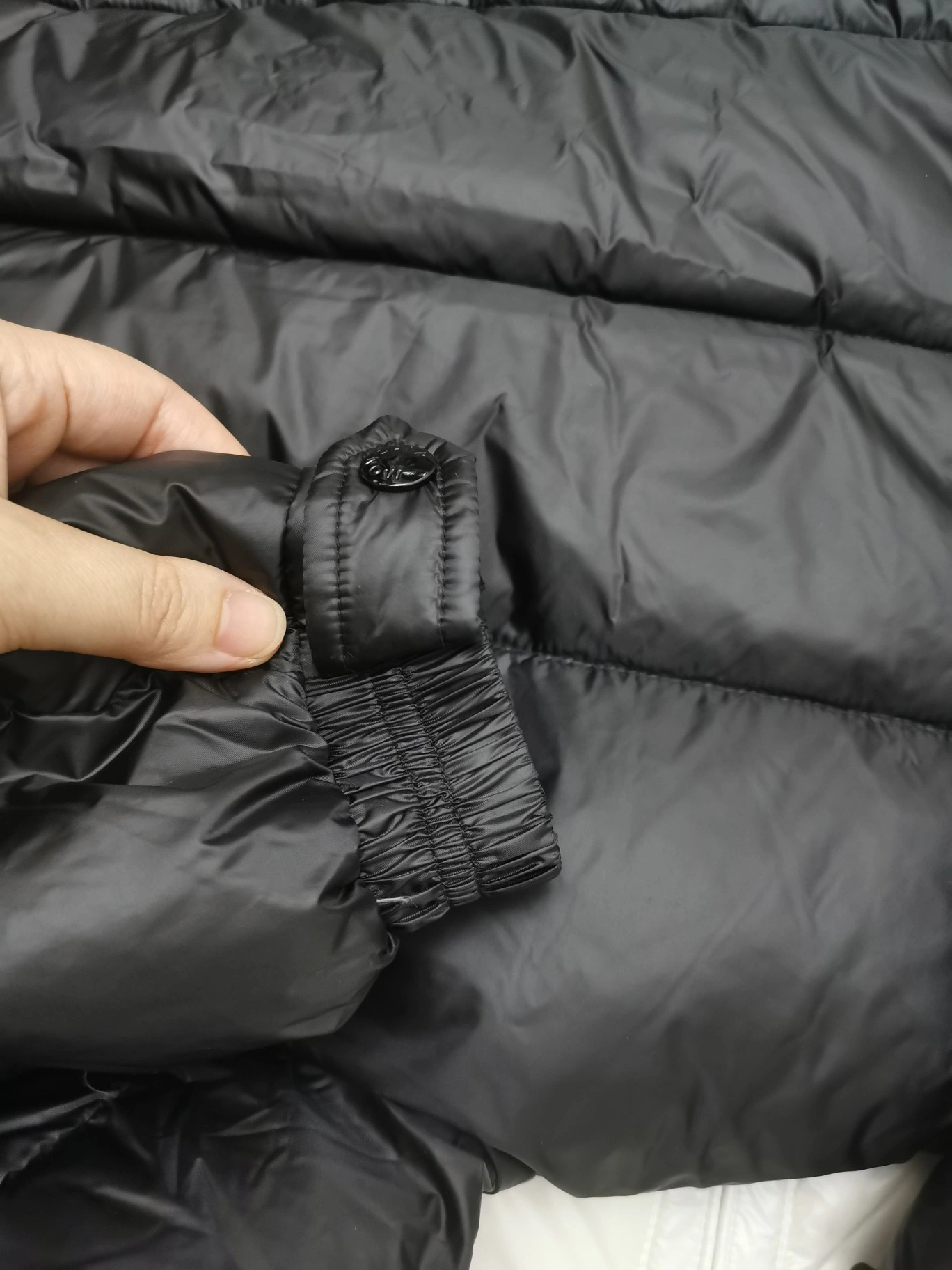 Moncler Down Jackets Attractive 146128