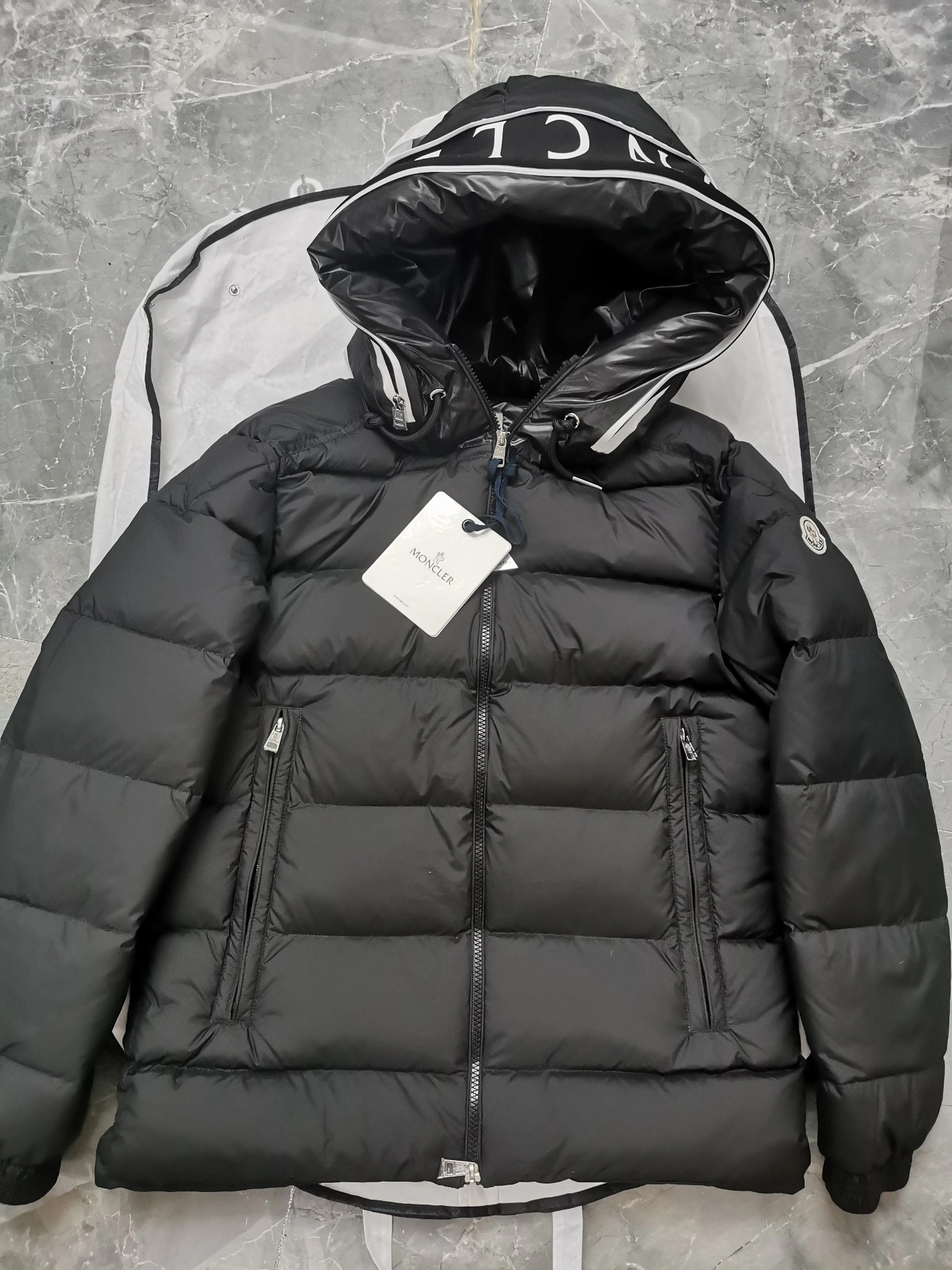 RelaxedFit Moncler Down Jackets 146118