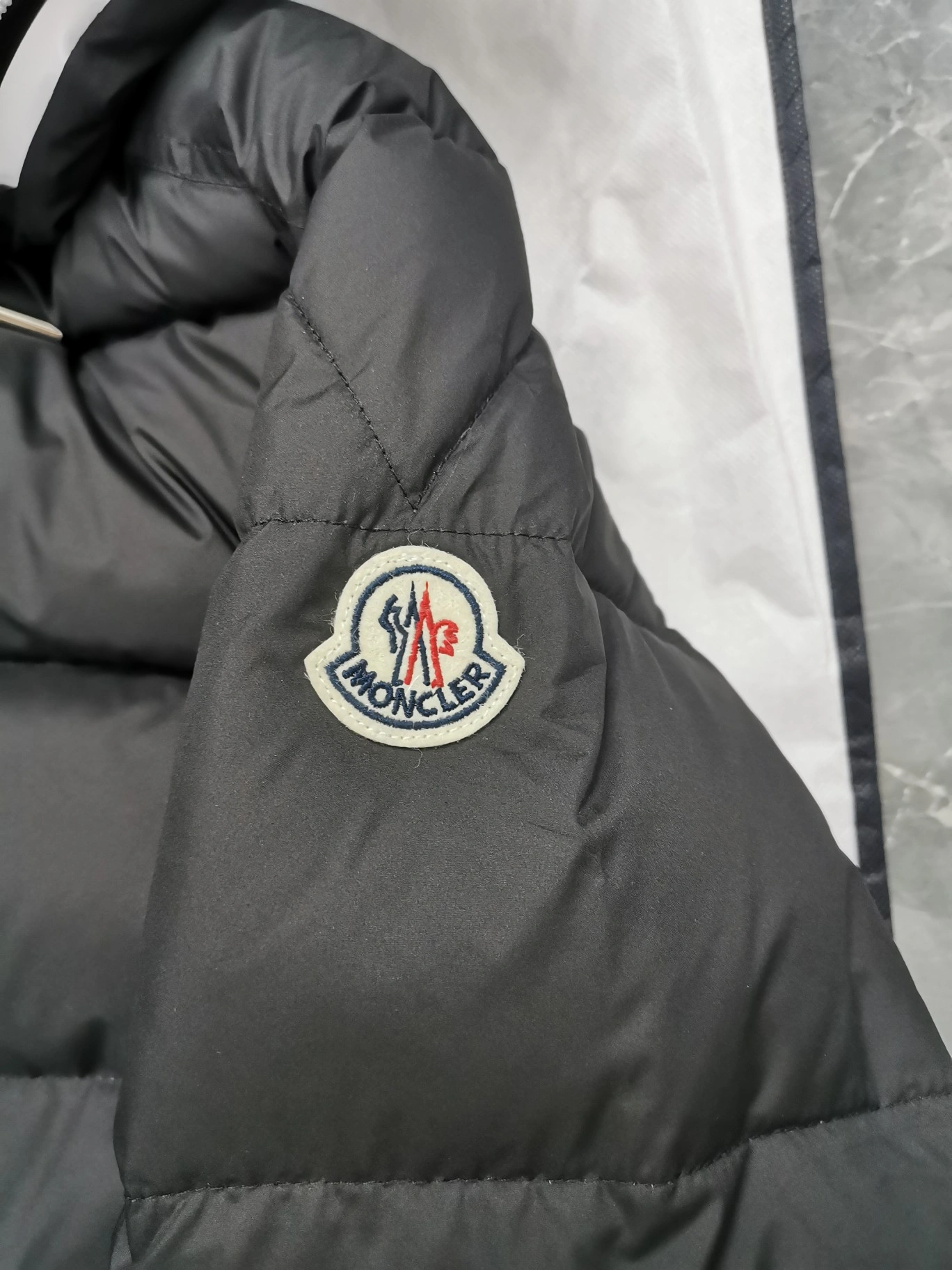RelaxedFit Moncler Down Jackets 146118