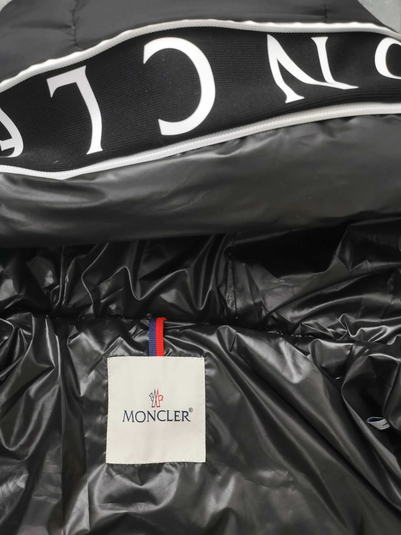 RelaxedFit Moncler Down Jackets 146118