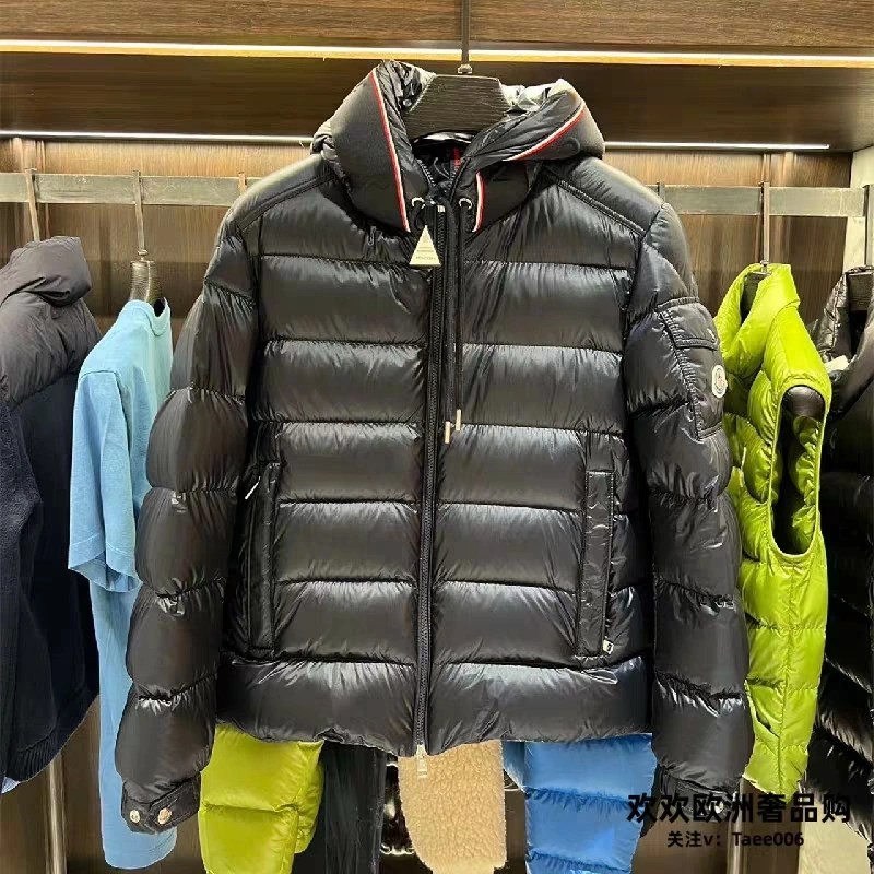 Moncler Down Jackets UrbanChic 146135