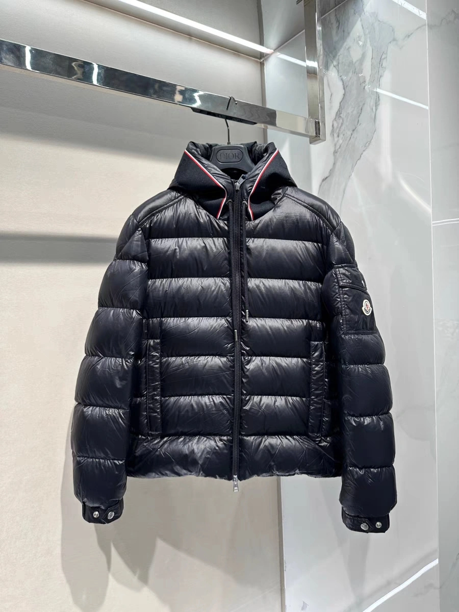 Moncler Down Jackets UrbanChic 146135