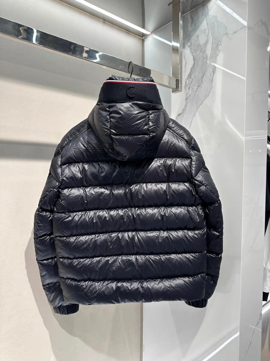 Moncler Down Jackets UrbanChic 146135