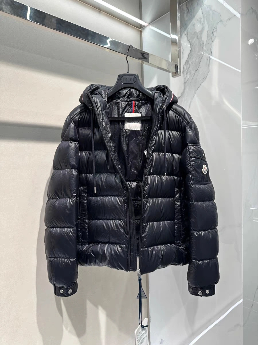 Moncler Down Jackets UrbanChic 146135