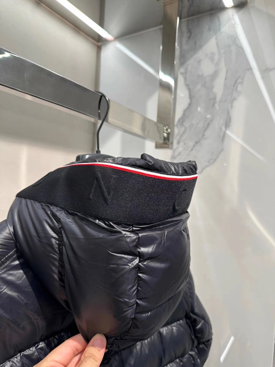Moncler Down Jackets UrbanChic 146135