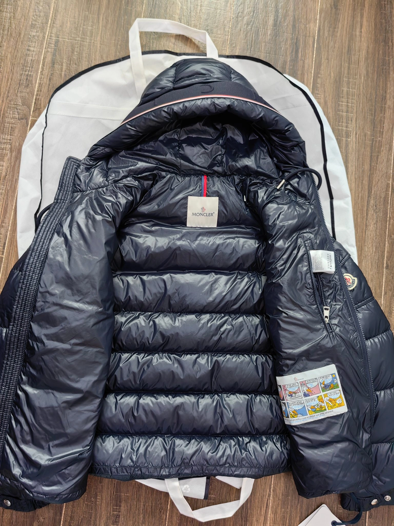 Moncler Down Jackets UrbanChic 146135