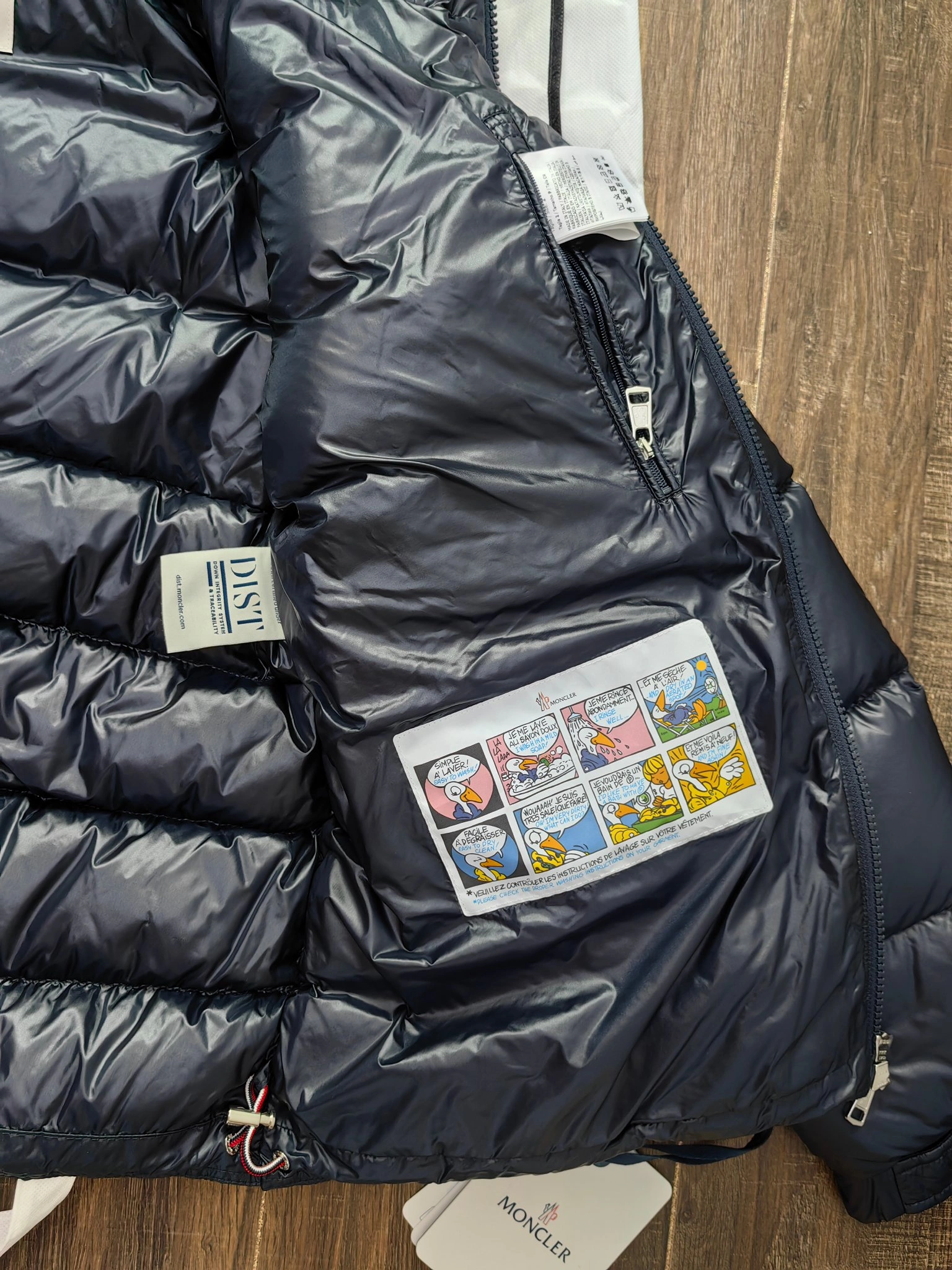 Moncler Down Jackets UrbanChic 146135