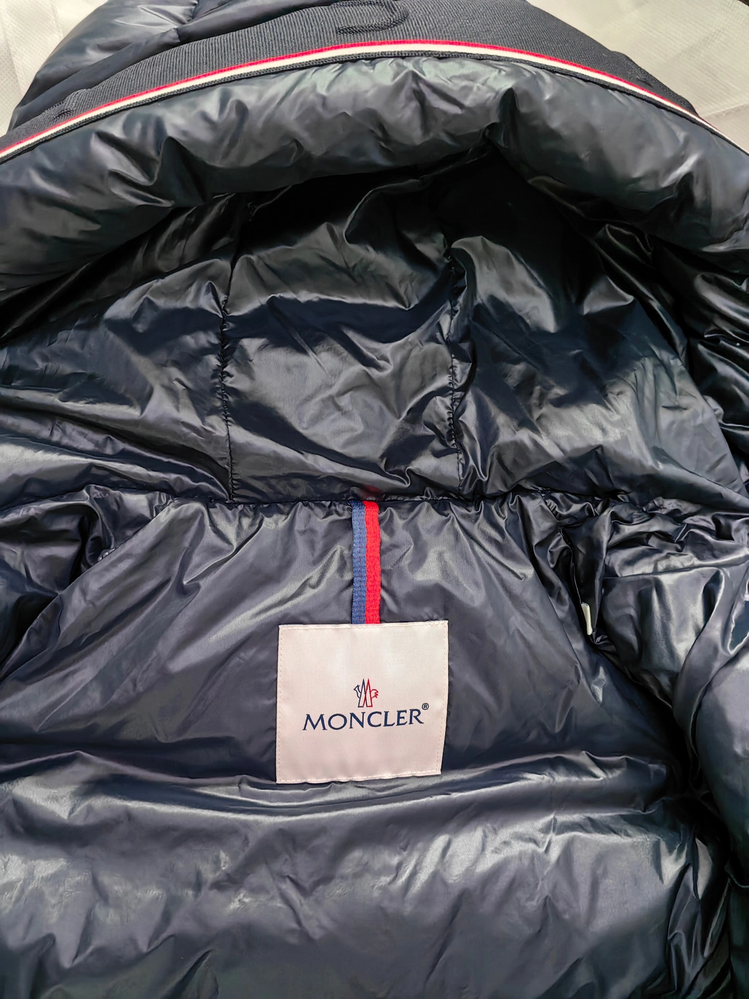 Moncler Down Jackets UrbanChic 146135
