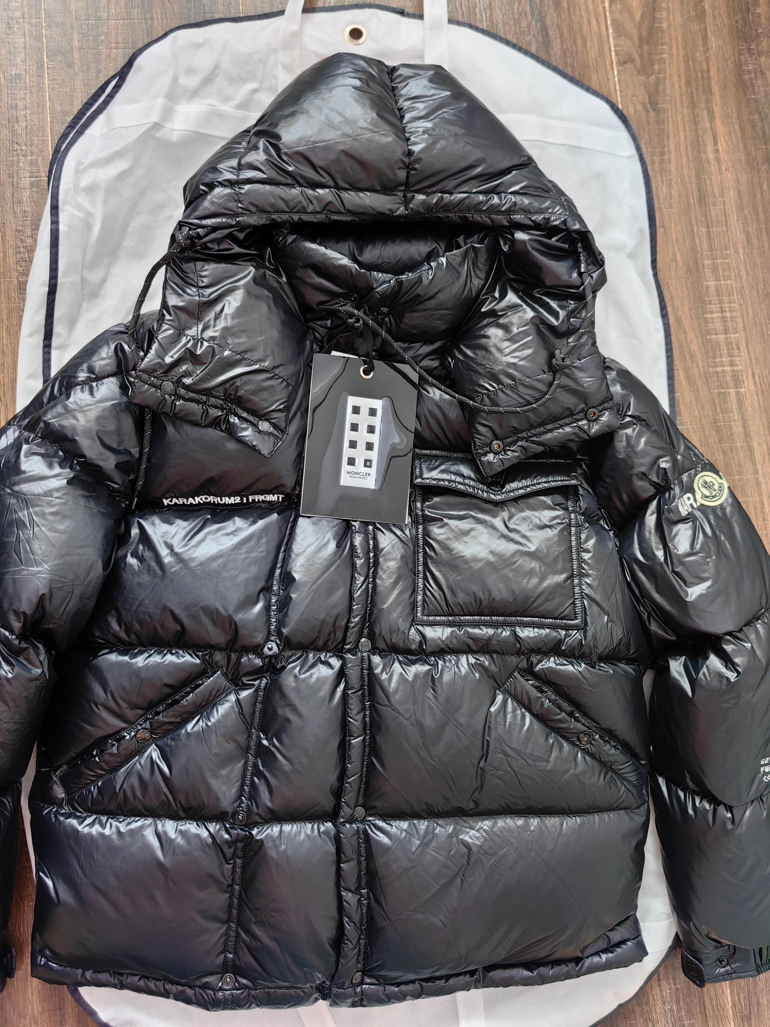 Snug Moncler Down Jackets 146122