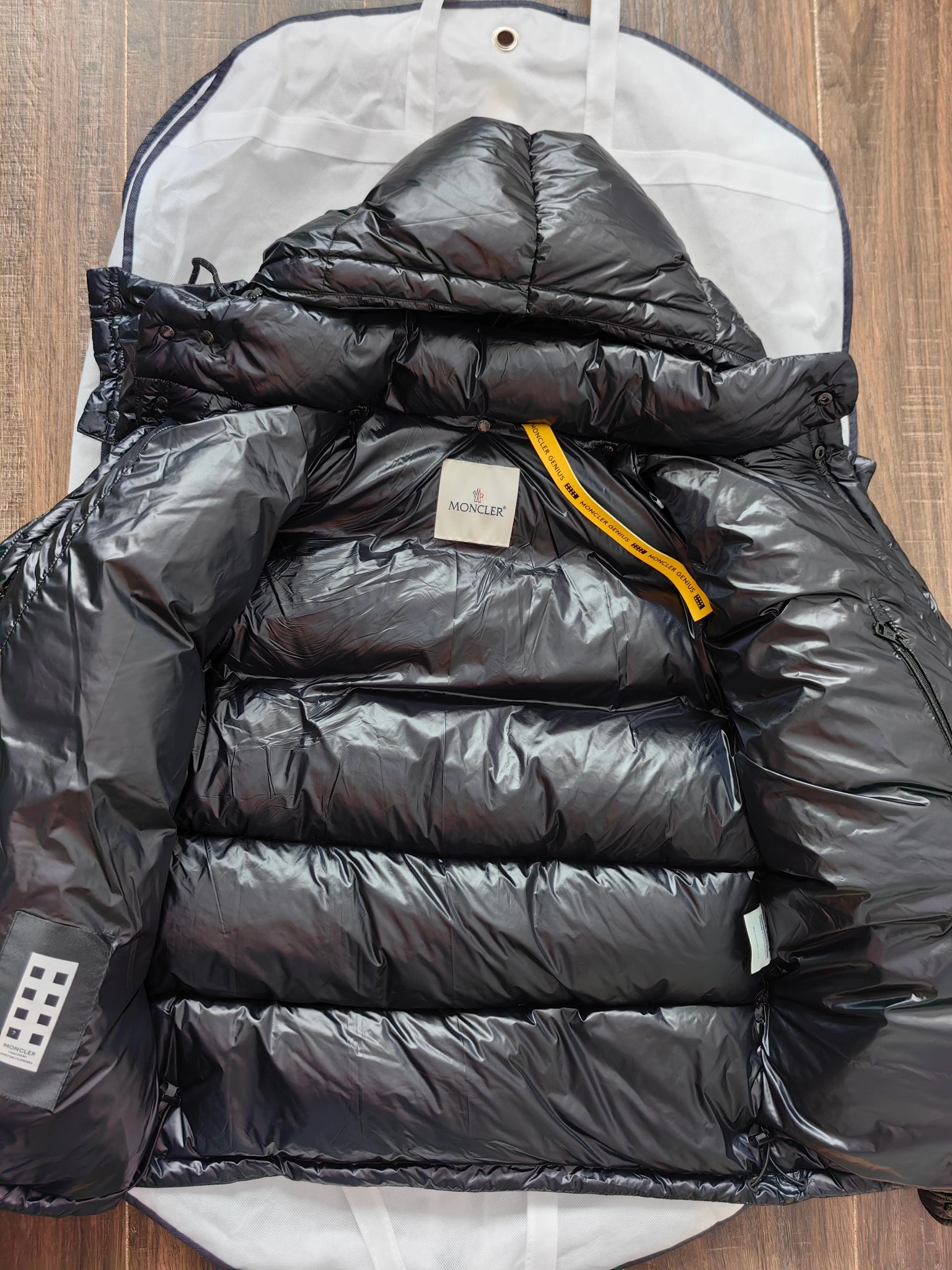 Snug Moncler Down Jackets 146122
