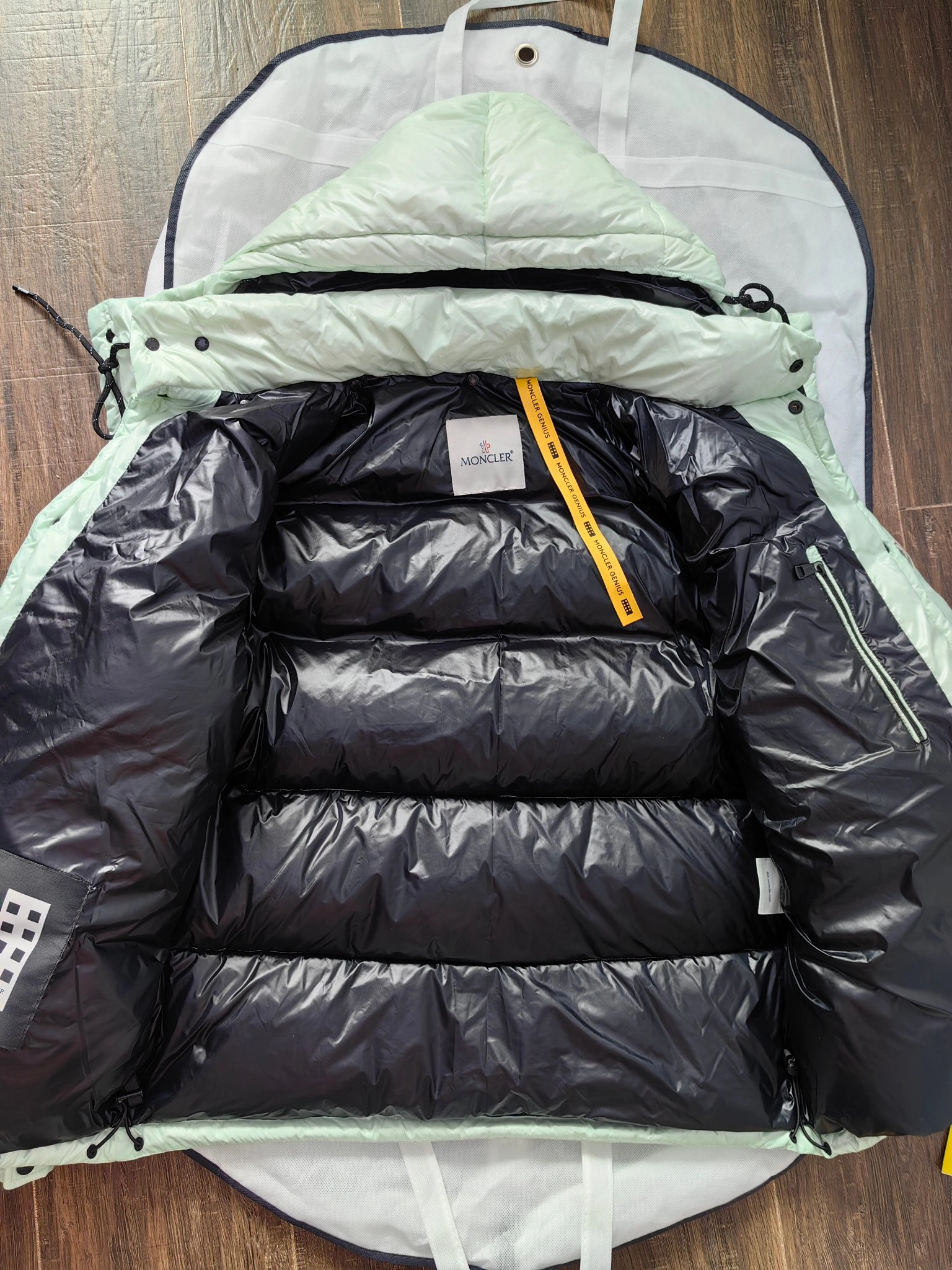 EyeCatching Moncler Down Jackets 146119