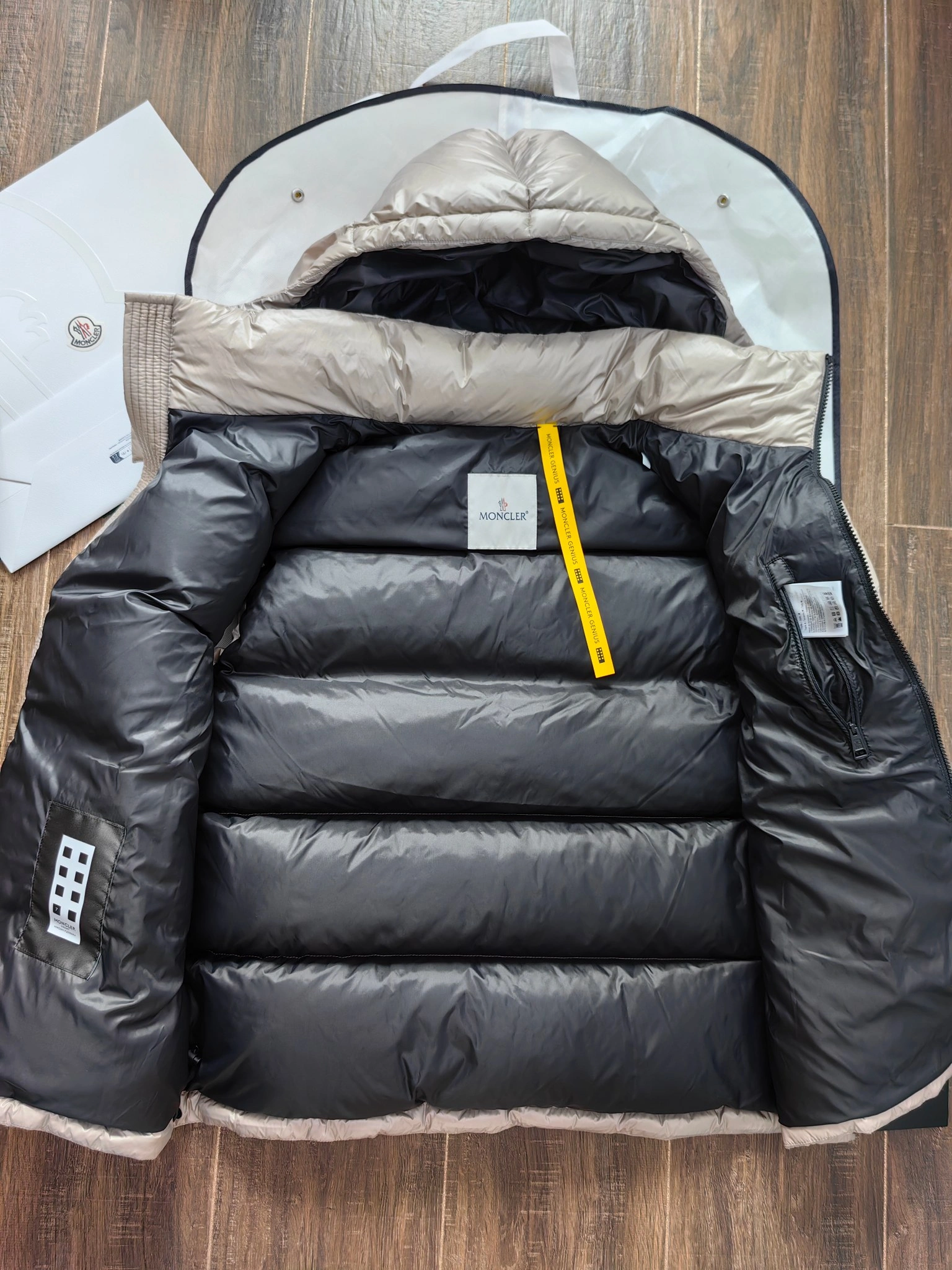 Moncler Down Jackets Fashionable 146137