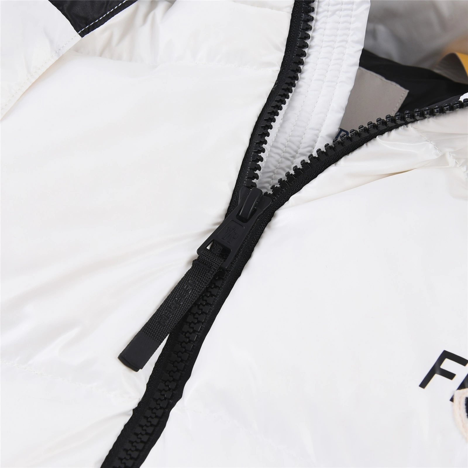 Practical Moncler Down Jackets 146123