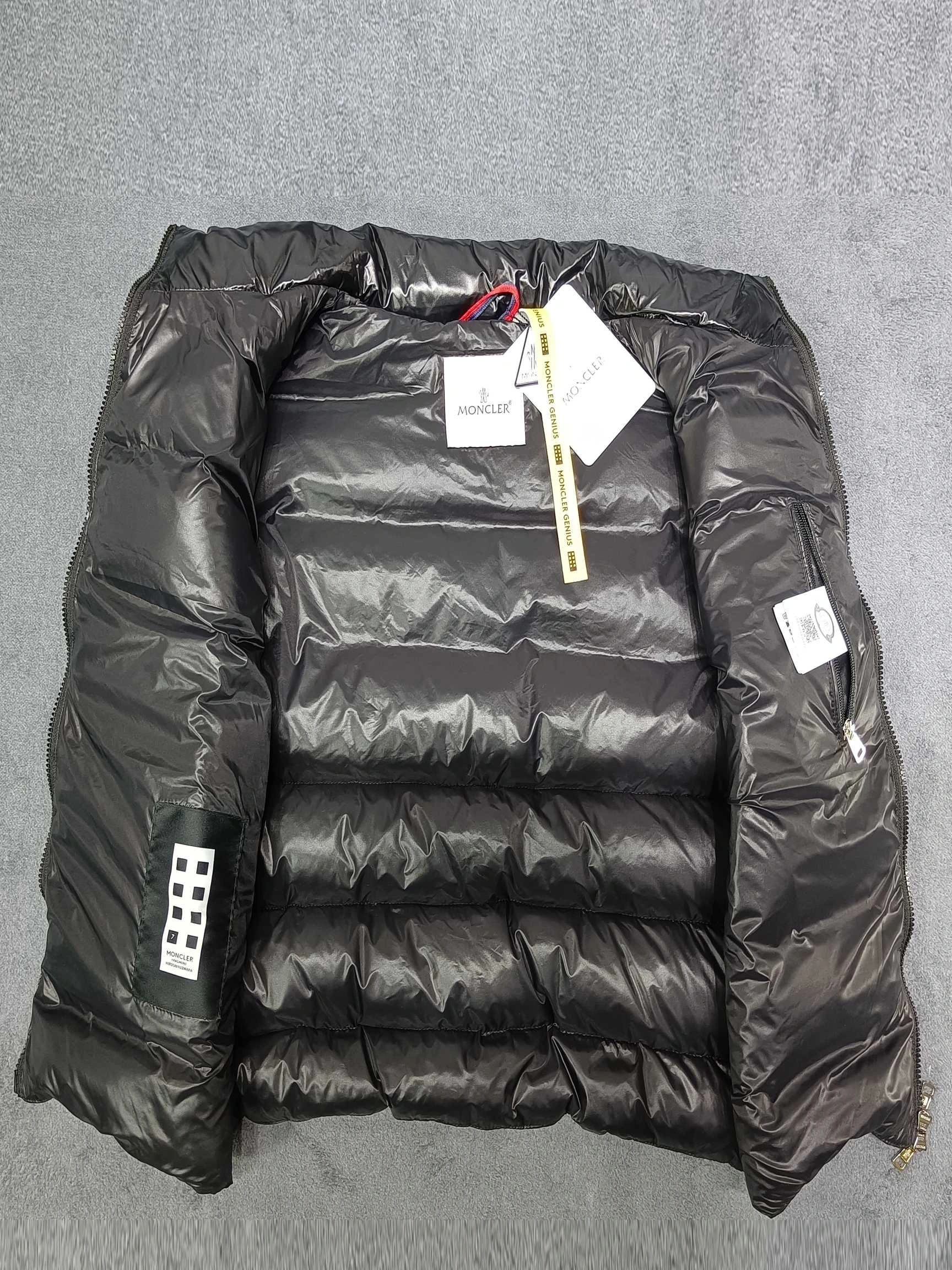Moncler Down Jackets Supportive 146103