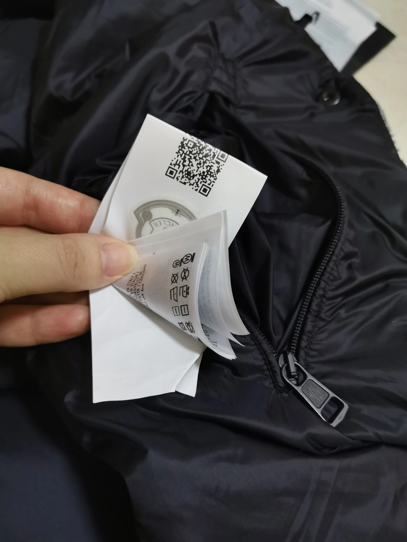 Moncler Down Jackets Seasonal 146102