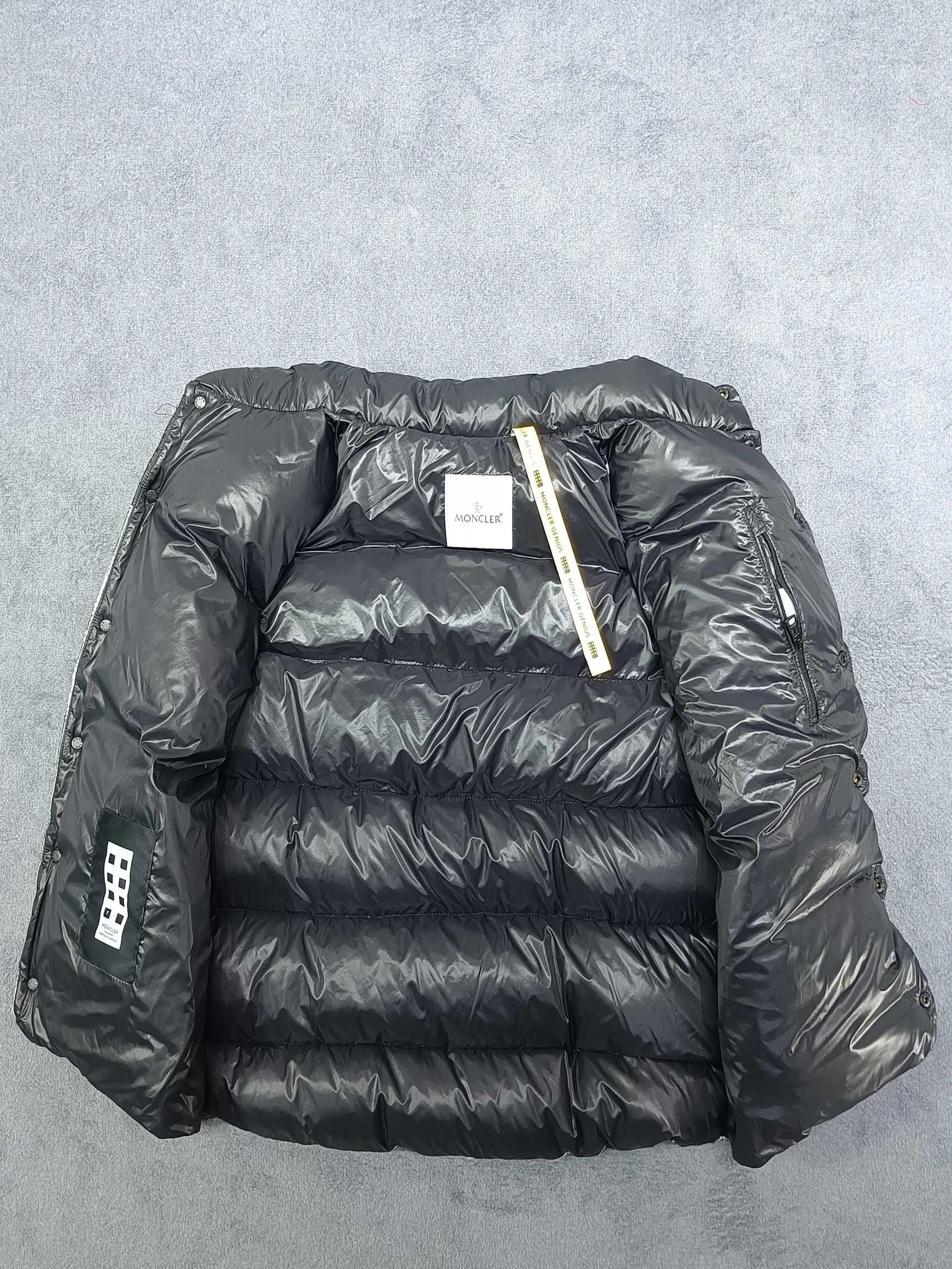 Moncler Down Jackets Sleek 146100