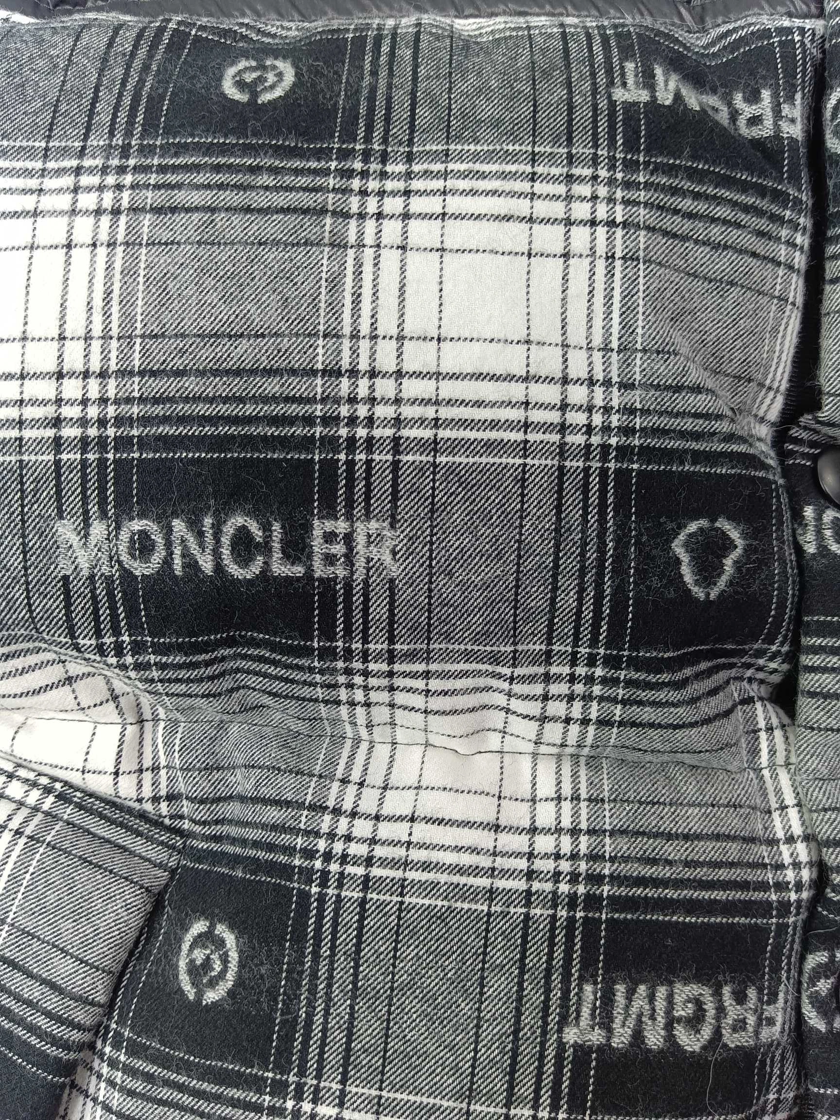 Moncler Down Jackets Sleek 146100