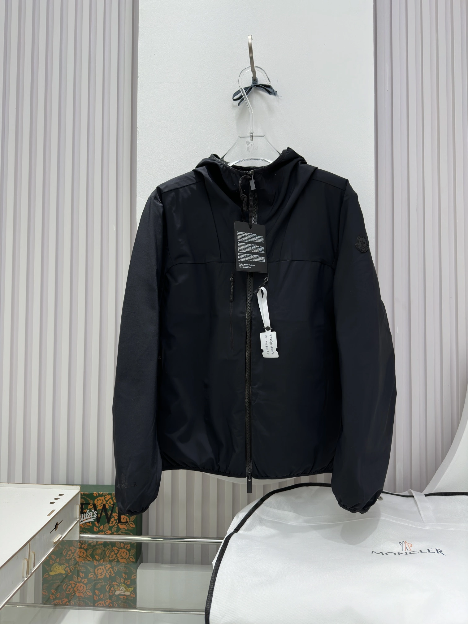 Unique Moncler Down Jackets 146094