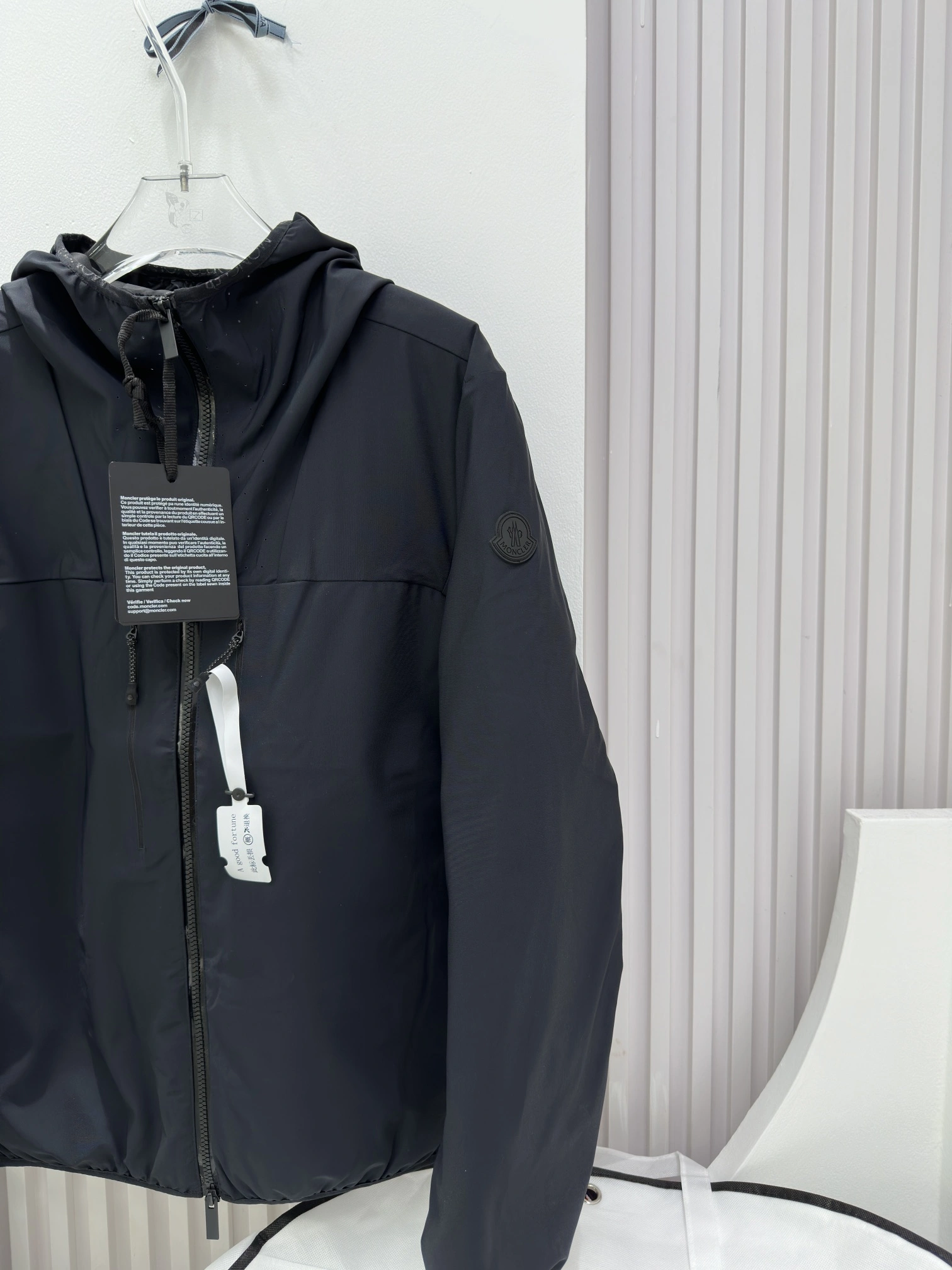 Unique Moncler Down Jackets 146094