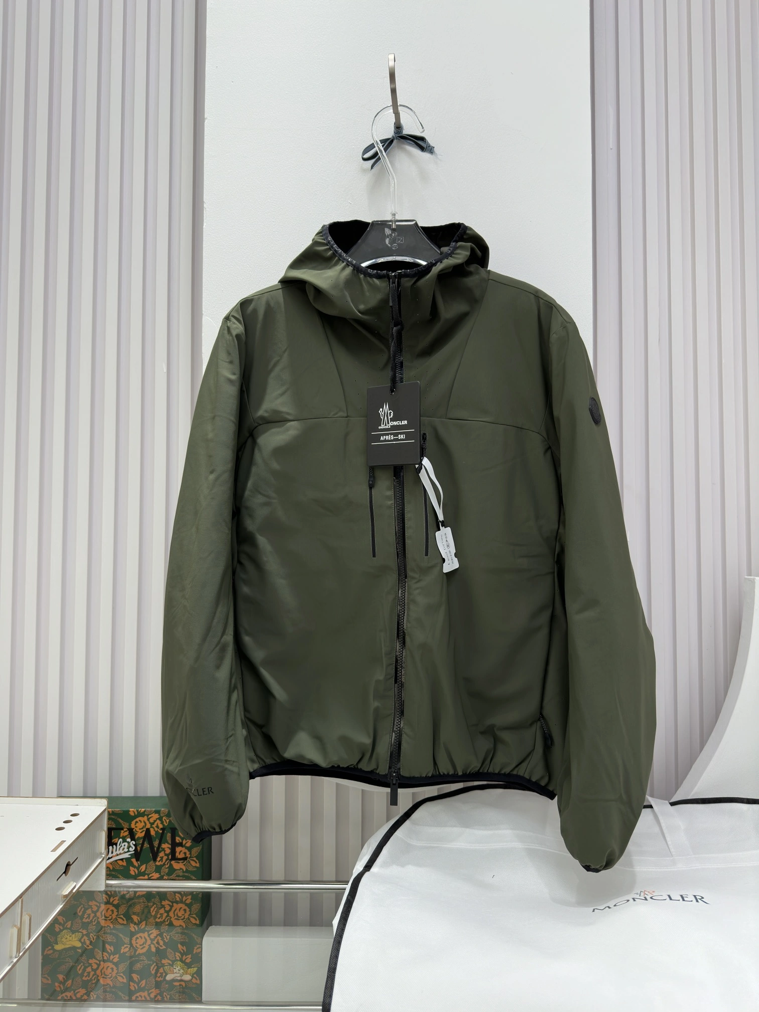 Neat Moncler Down Jackets 146092