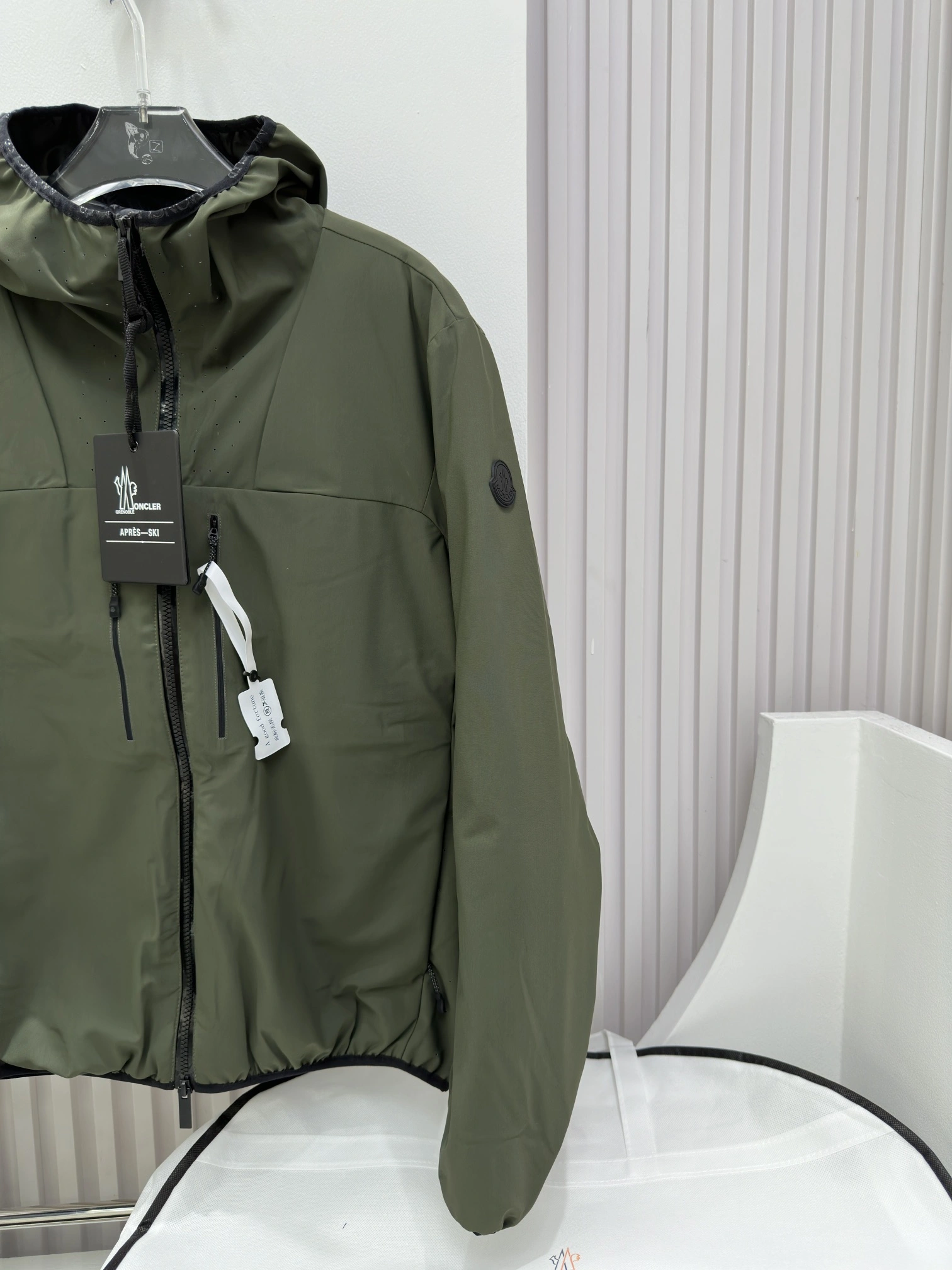 Neat Moncler Down Jackets 146092