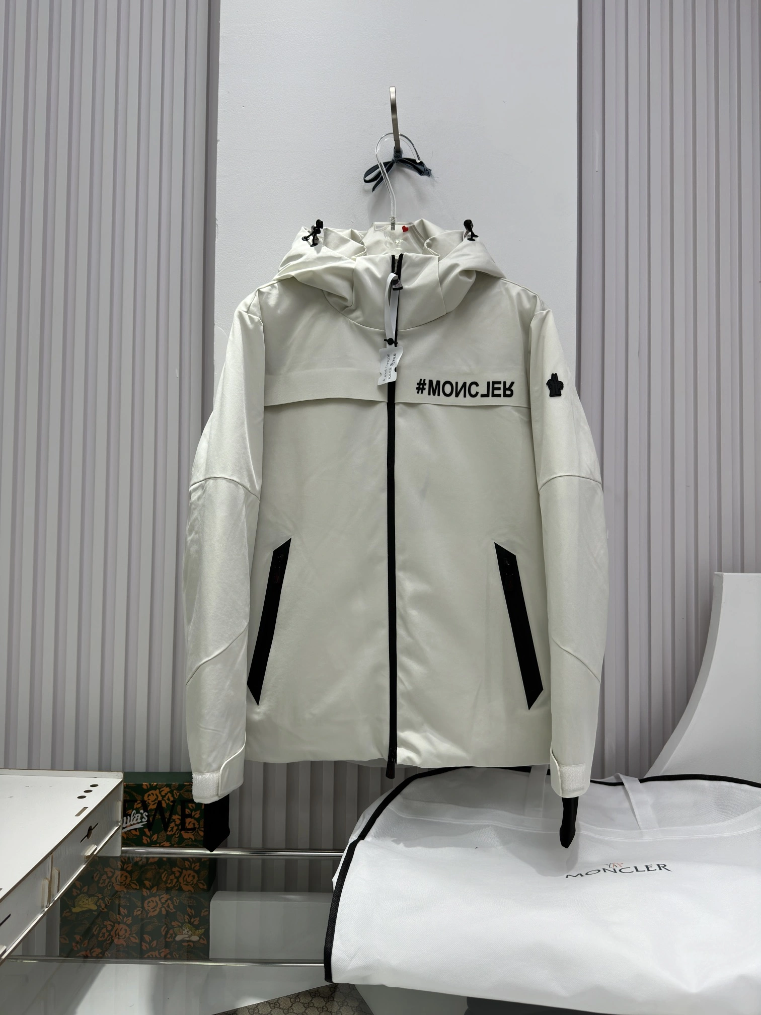 Tailored Moncler Down Jackets 146097