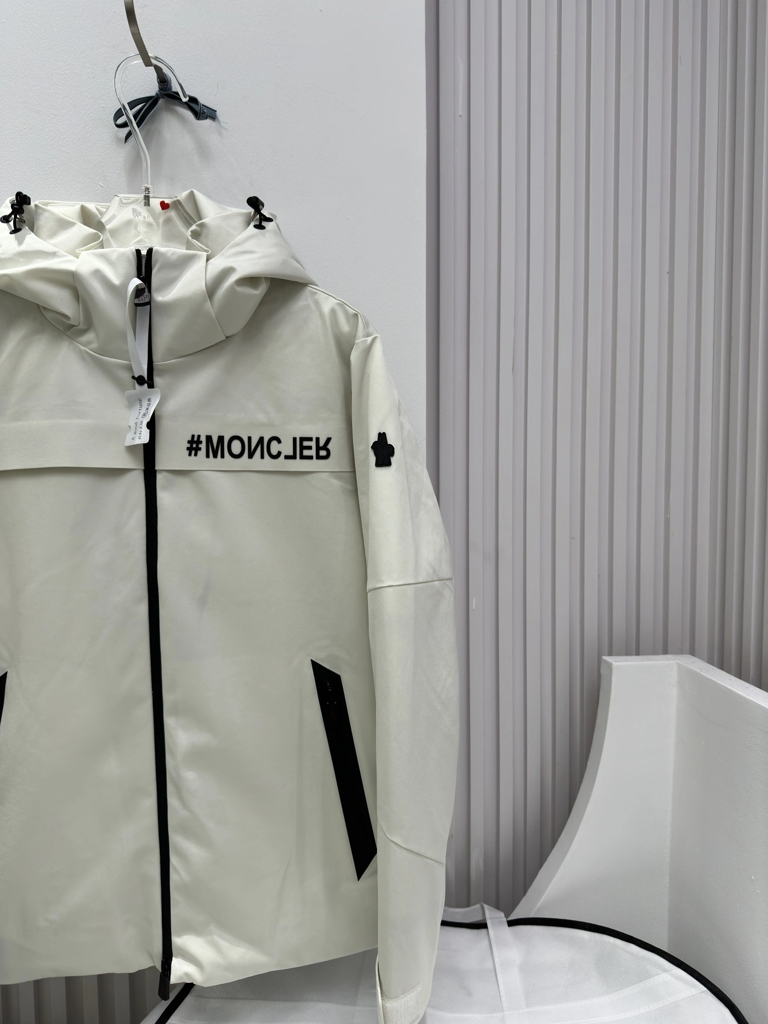 Tailored Moncler Down Jackets 146097