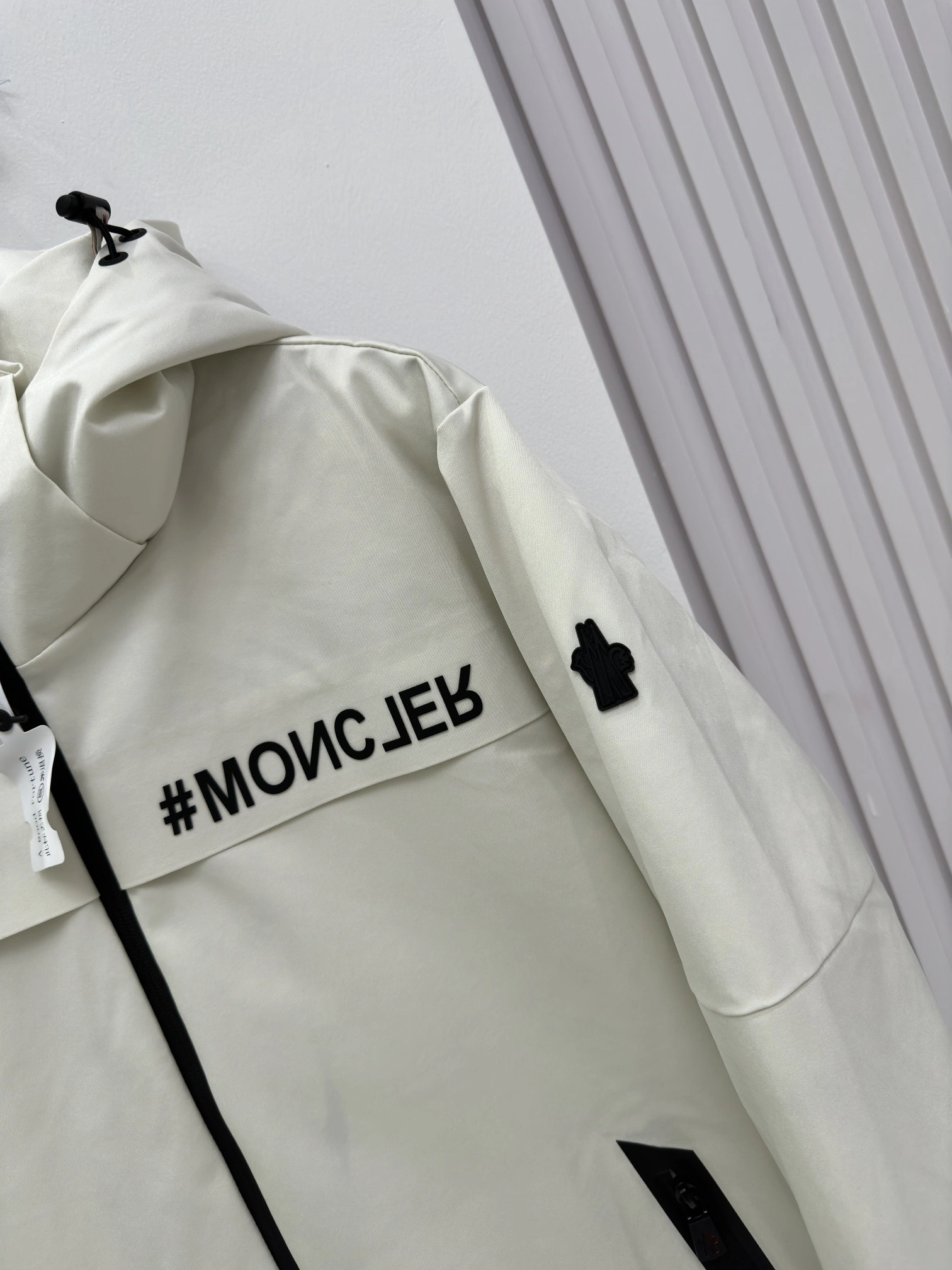 Tailored Moncler Down Jackets 146097