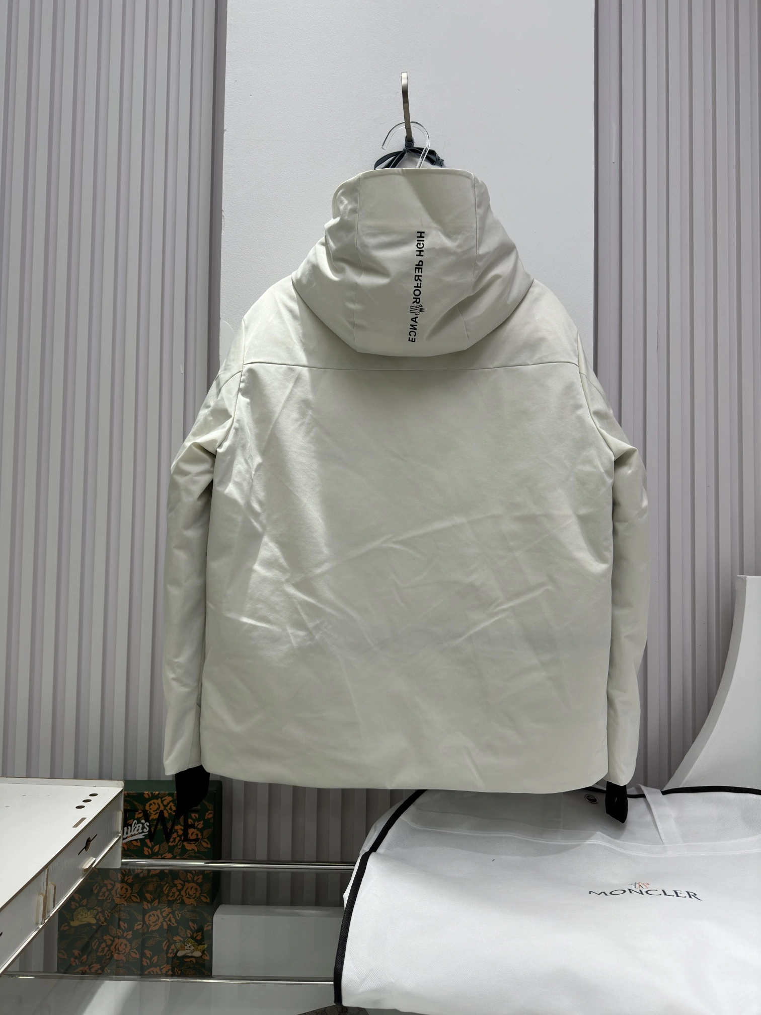 Tailored Moncler Down Jackets 146097