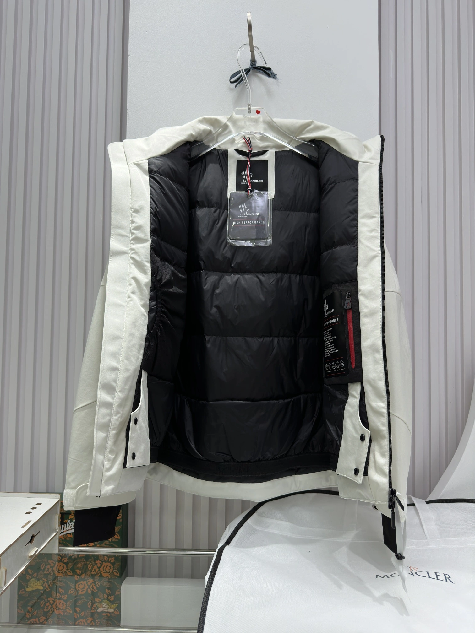 Tailored Moncler Down Jackets 146097