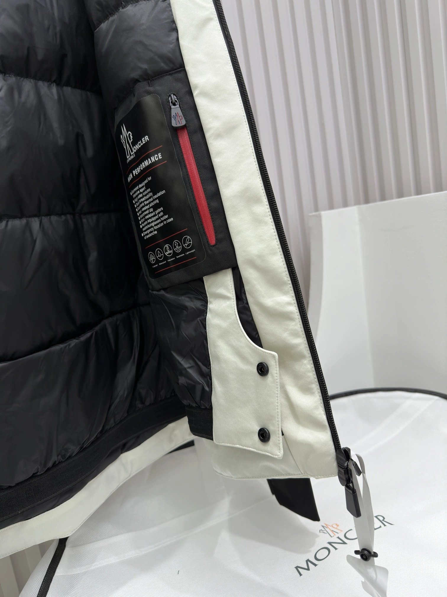 Tailored Moncler Down Jackets 146097
