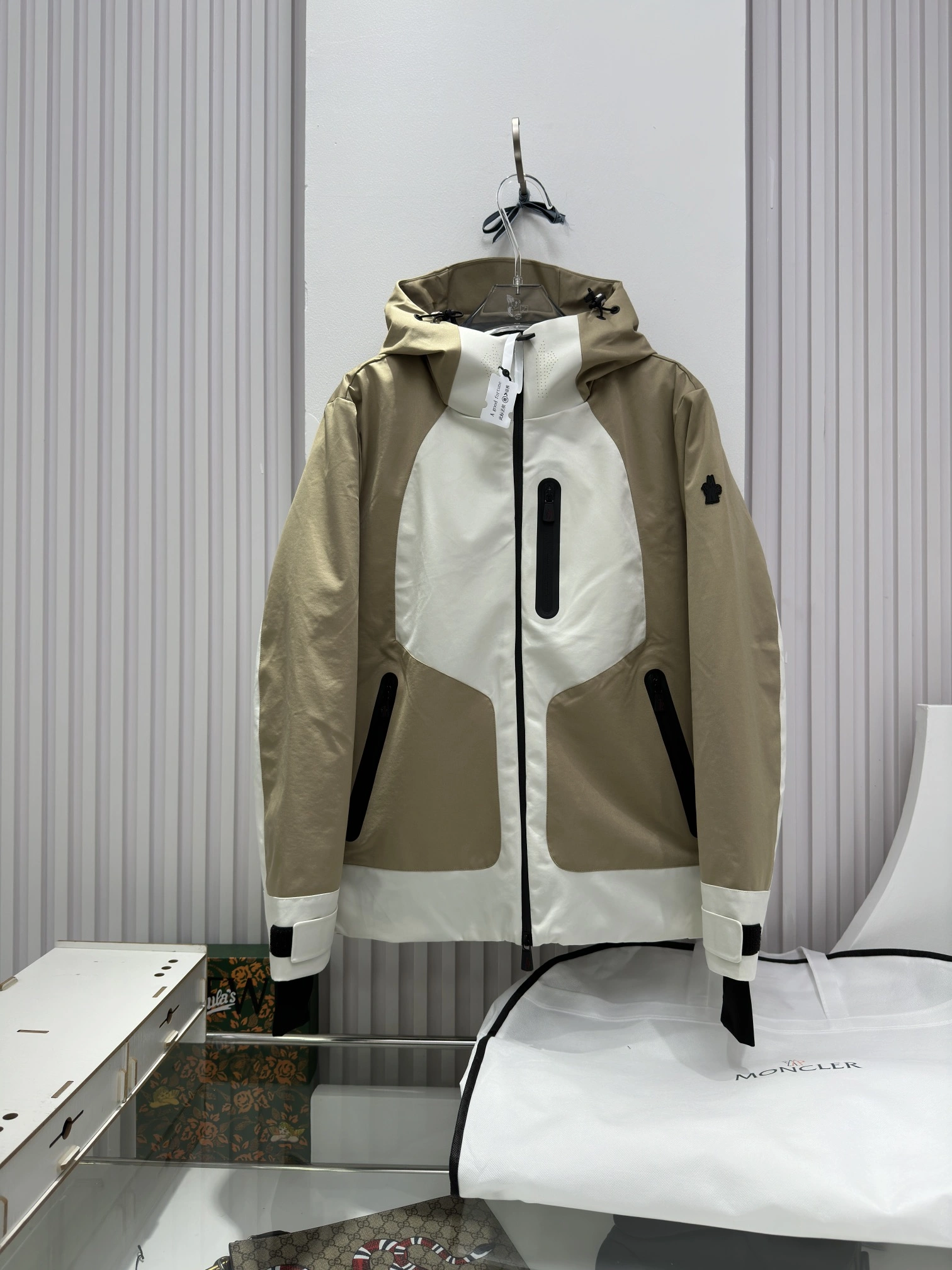 Attractive Moncler Down Jackets 146095