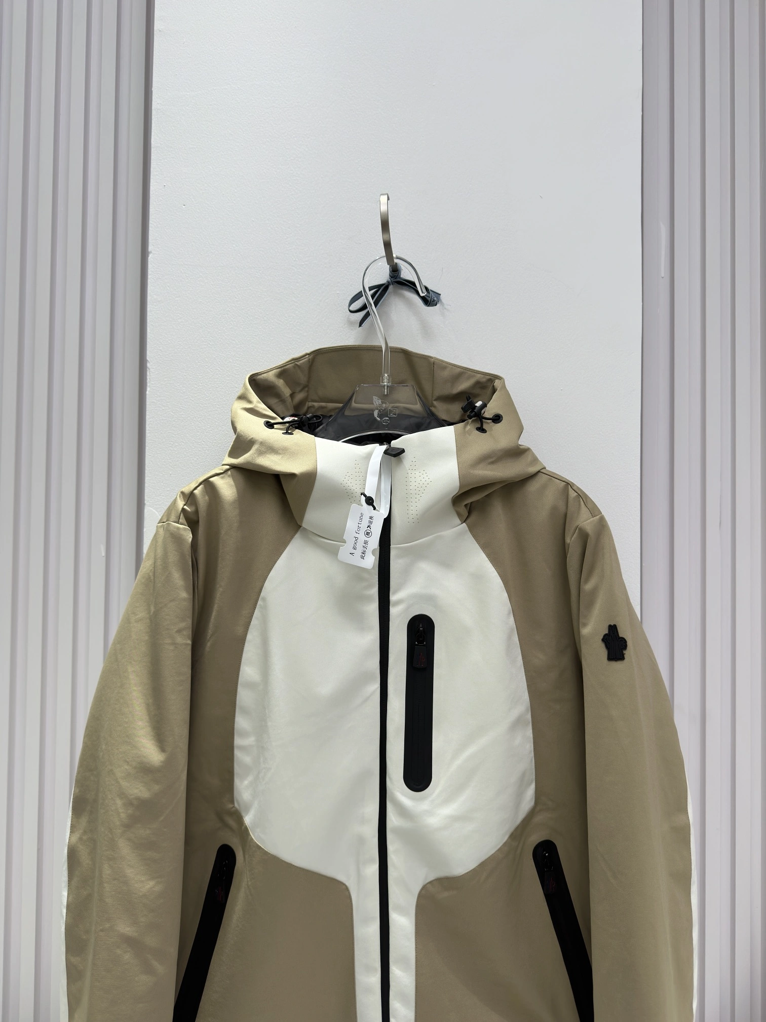 Attractive Moncler Down Jackets 146095