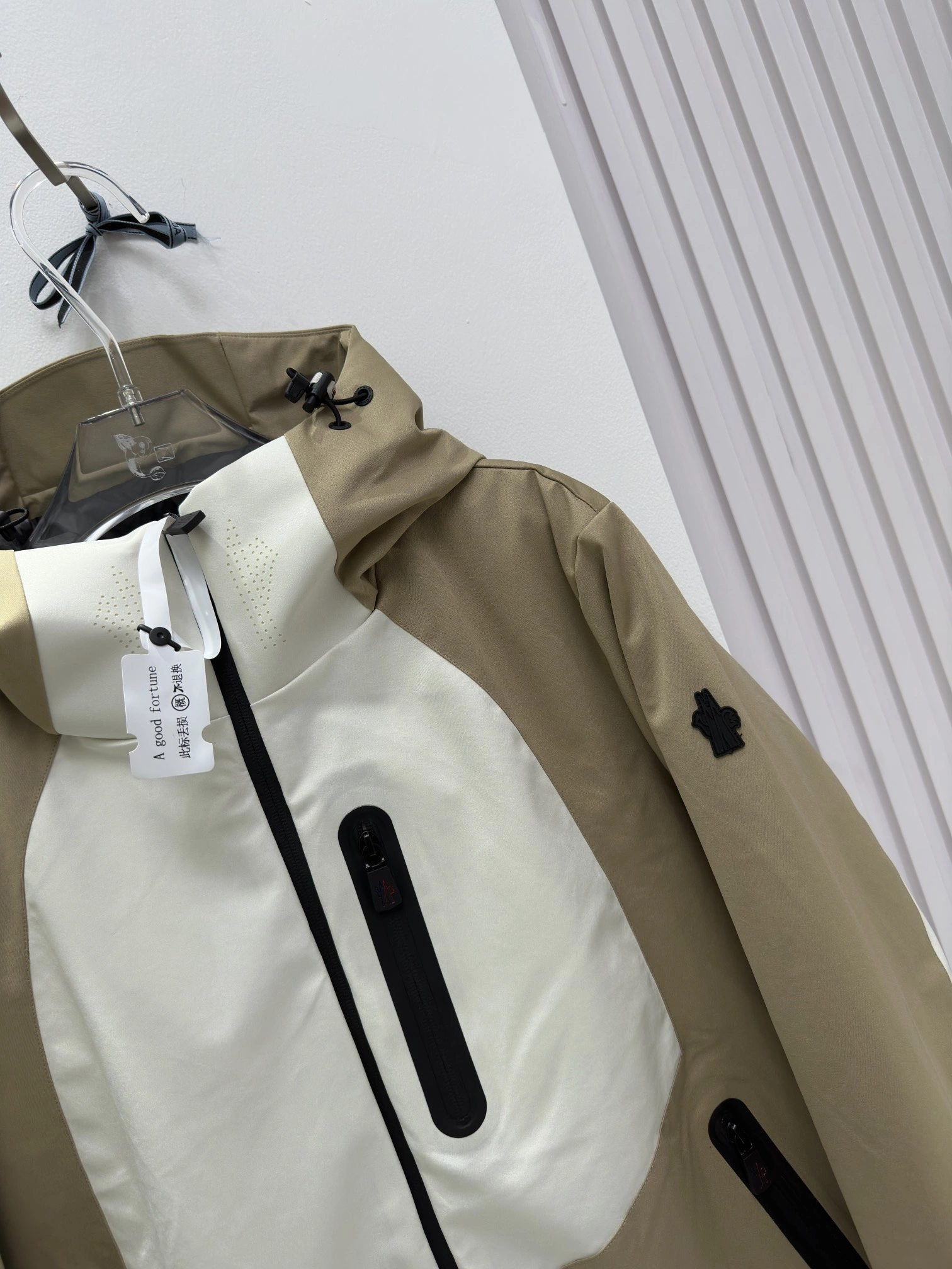 Attractive Moncler Down Jackets 146095