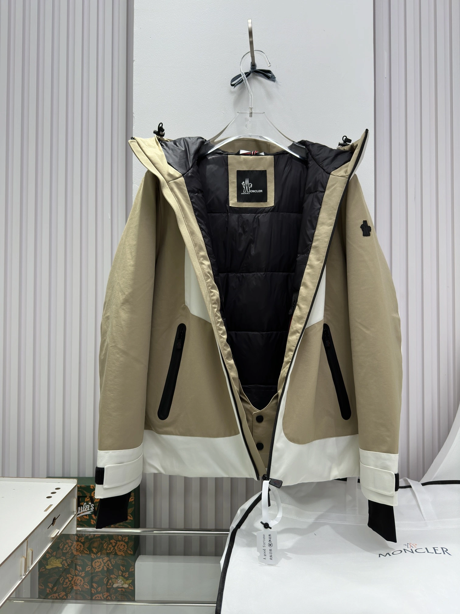 Attractive Moncler Down Jackets 146095