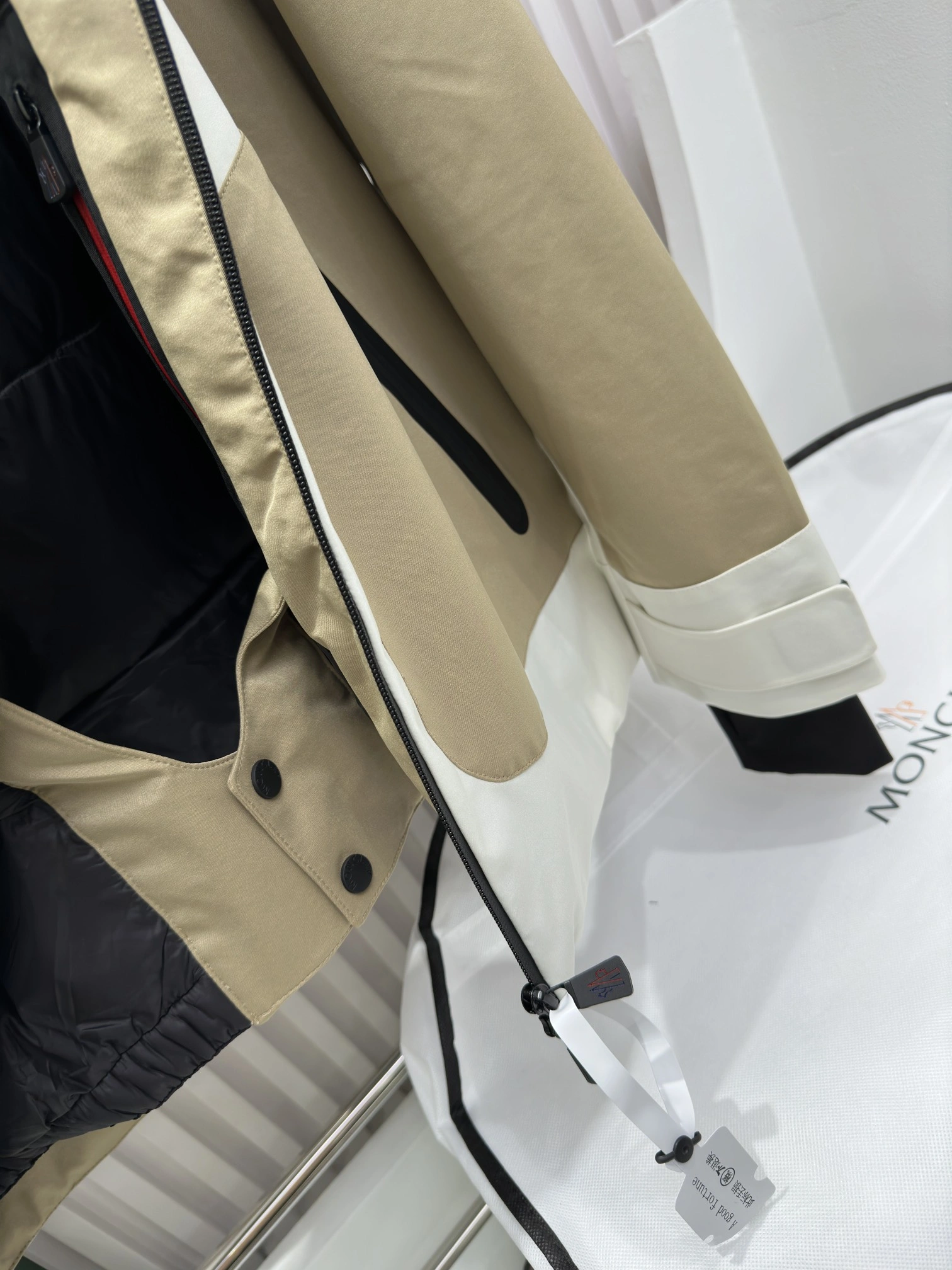 Attractive Moncler Down Jackets 146095