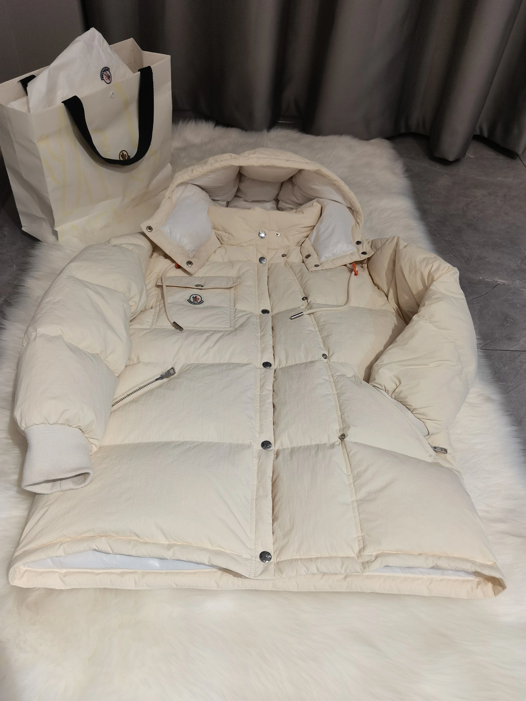 Moncler Down Jackets Unisex 146099