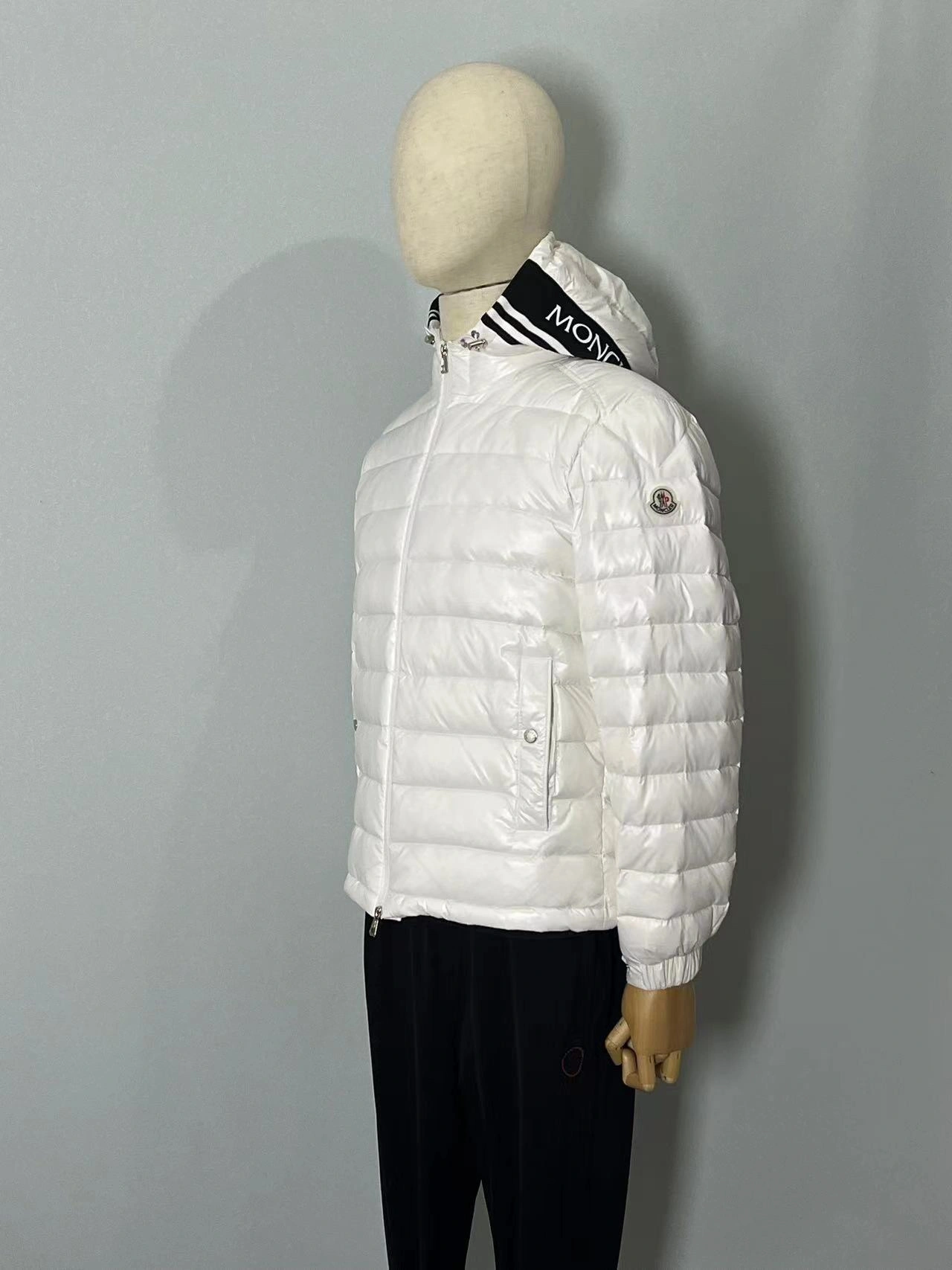Moncler Down Jackets Durable 146089