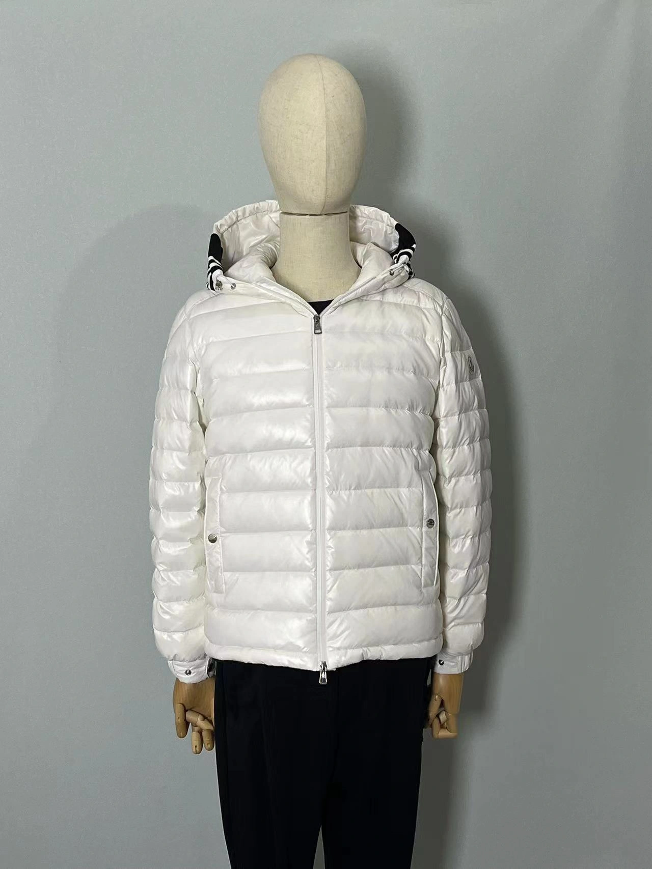Moncler Down Jackets Durable 146089