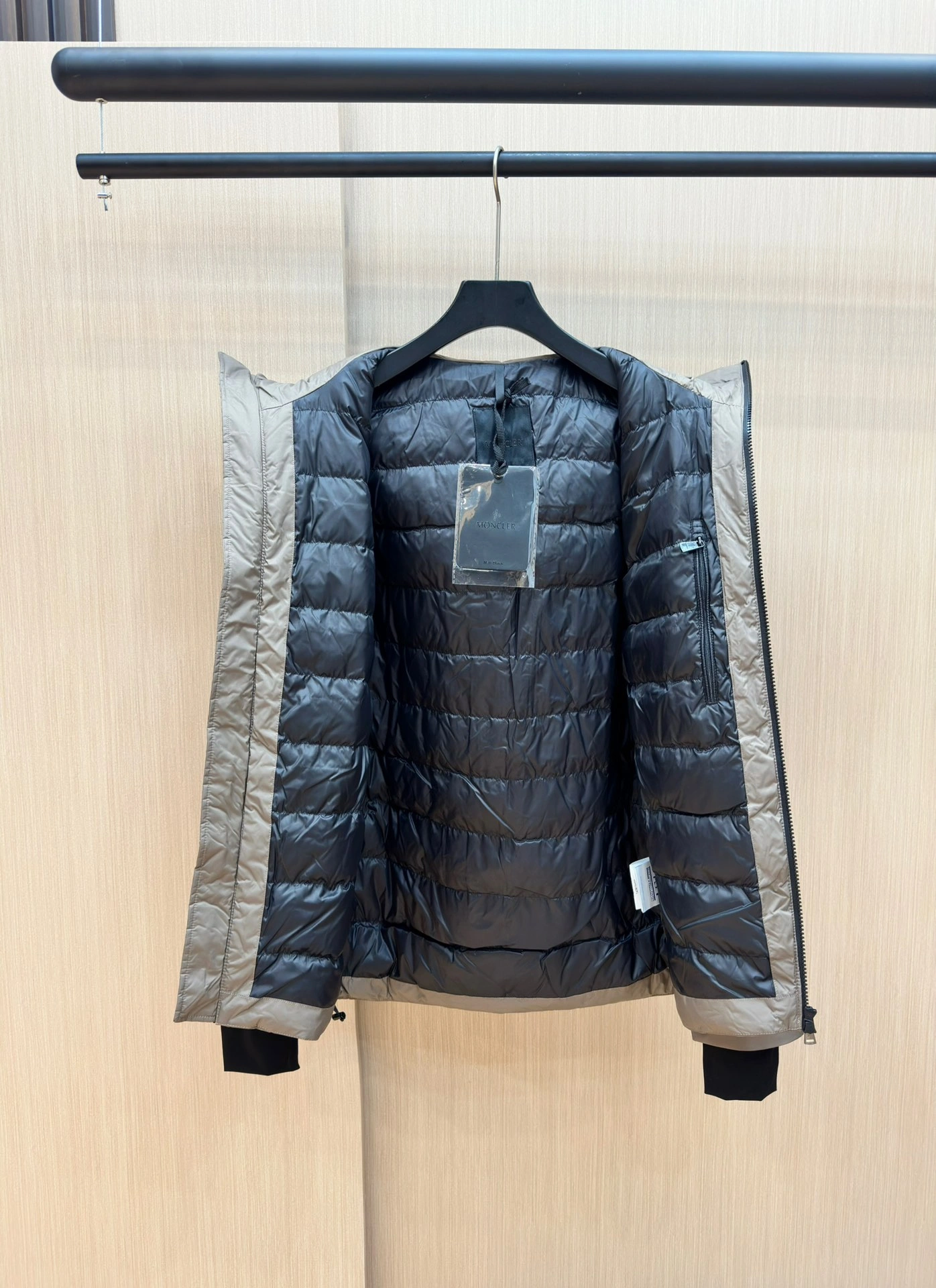 Moncler Down Jackets SoftTouch 146082