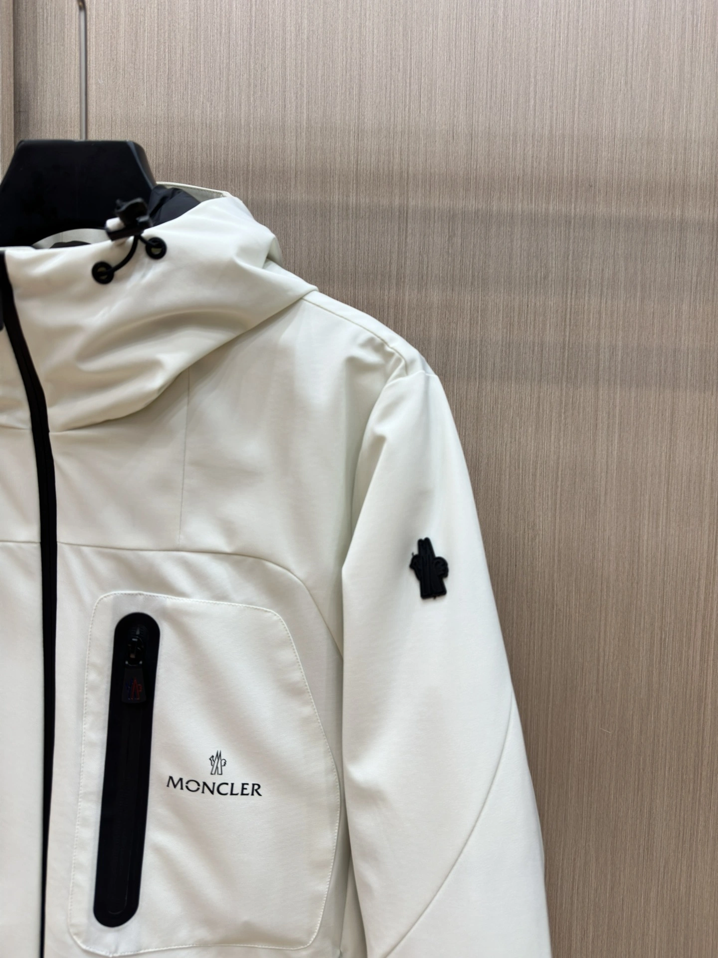 Moncler Down Jackets Refined 146072