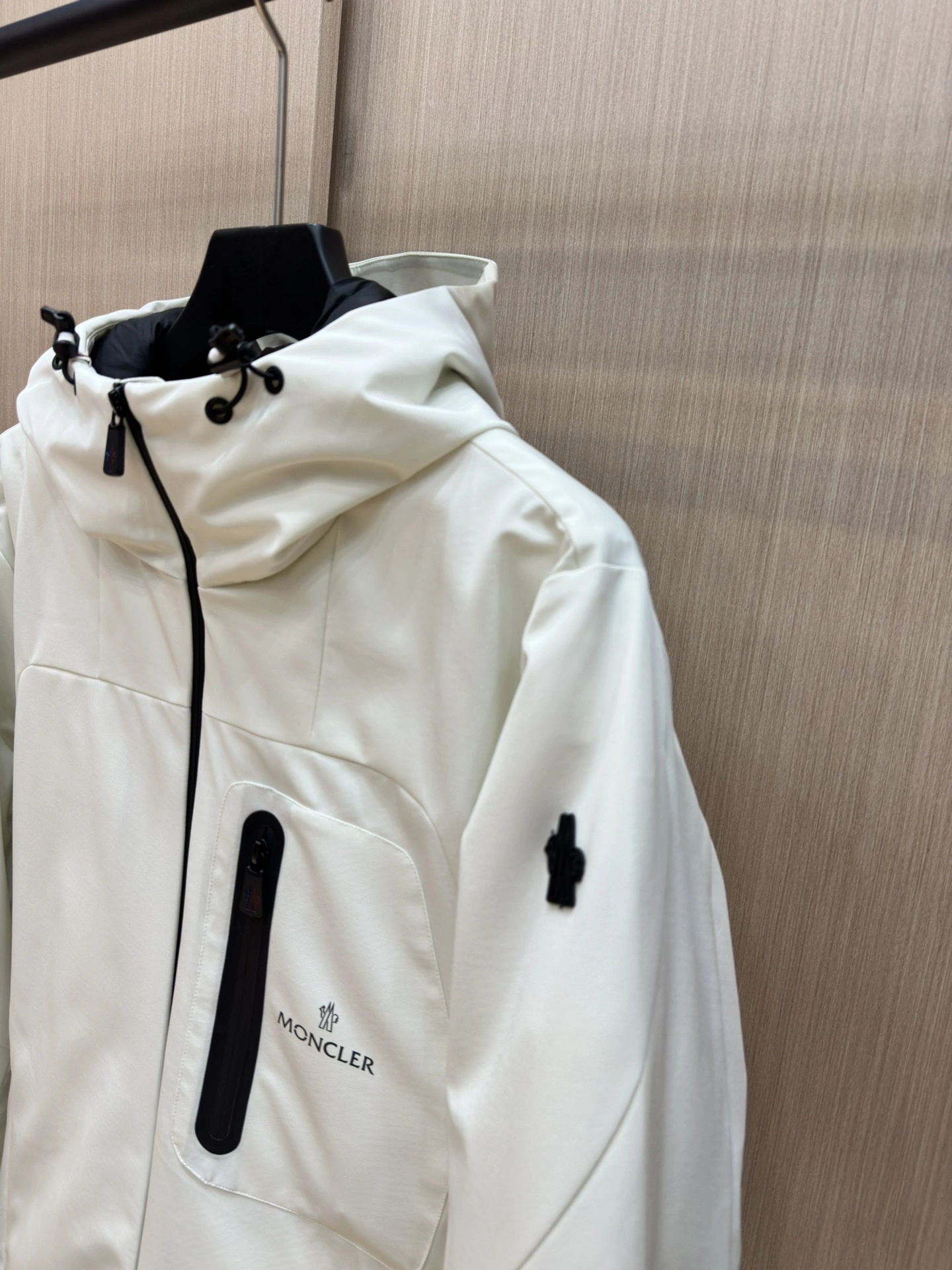 Moncler Down Jackets Refined 146072