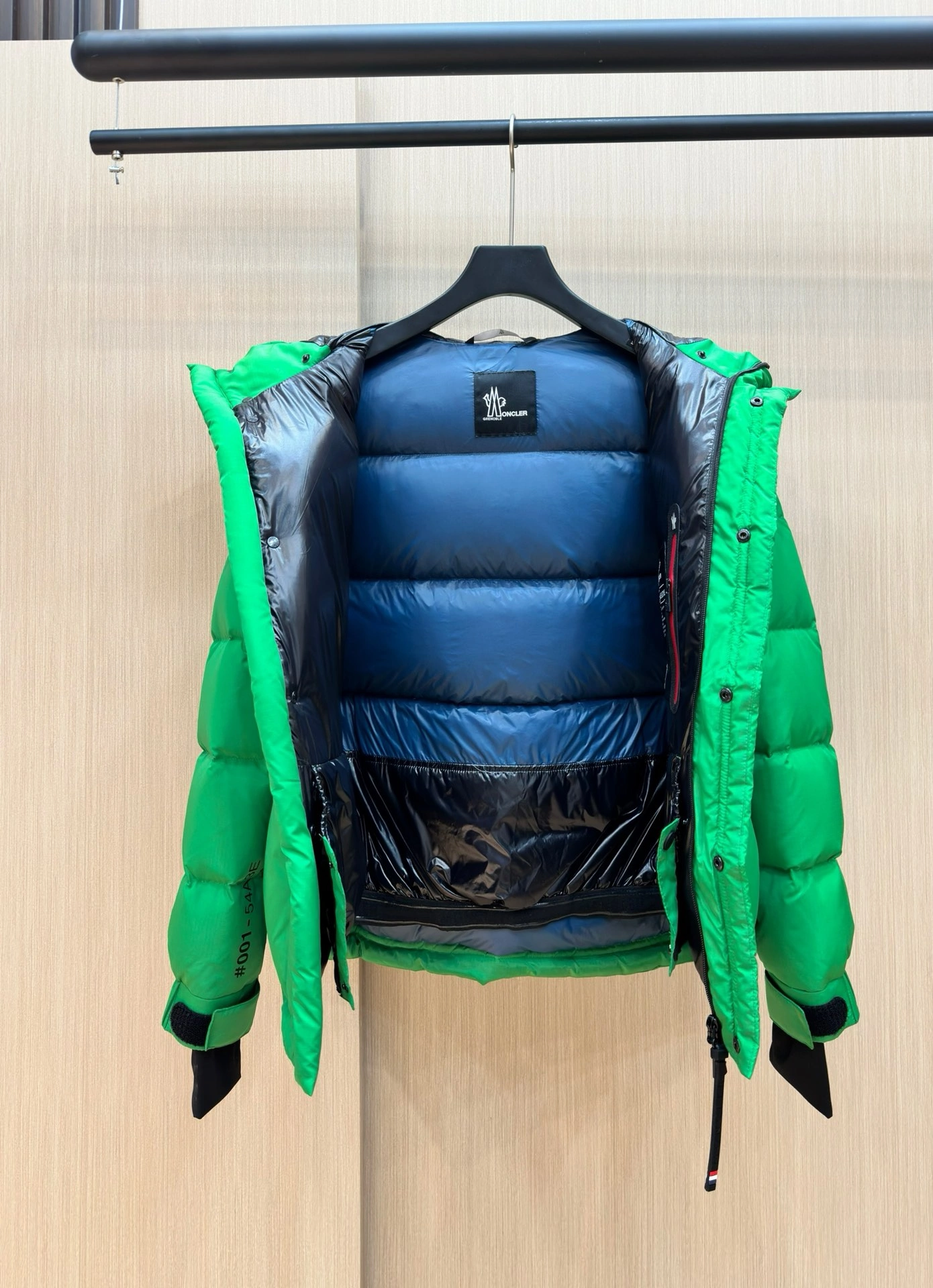 Moncler Down Jackets Durable 146085