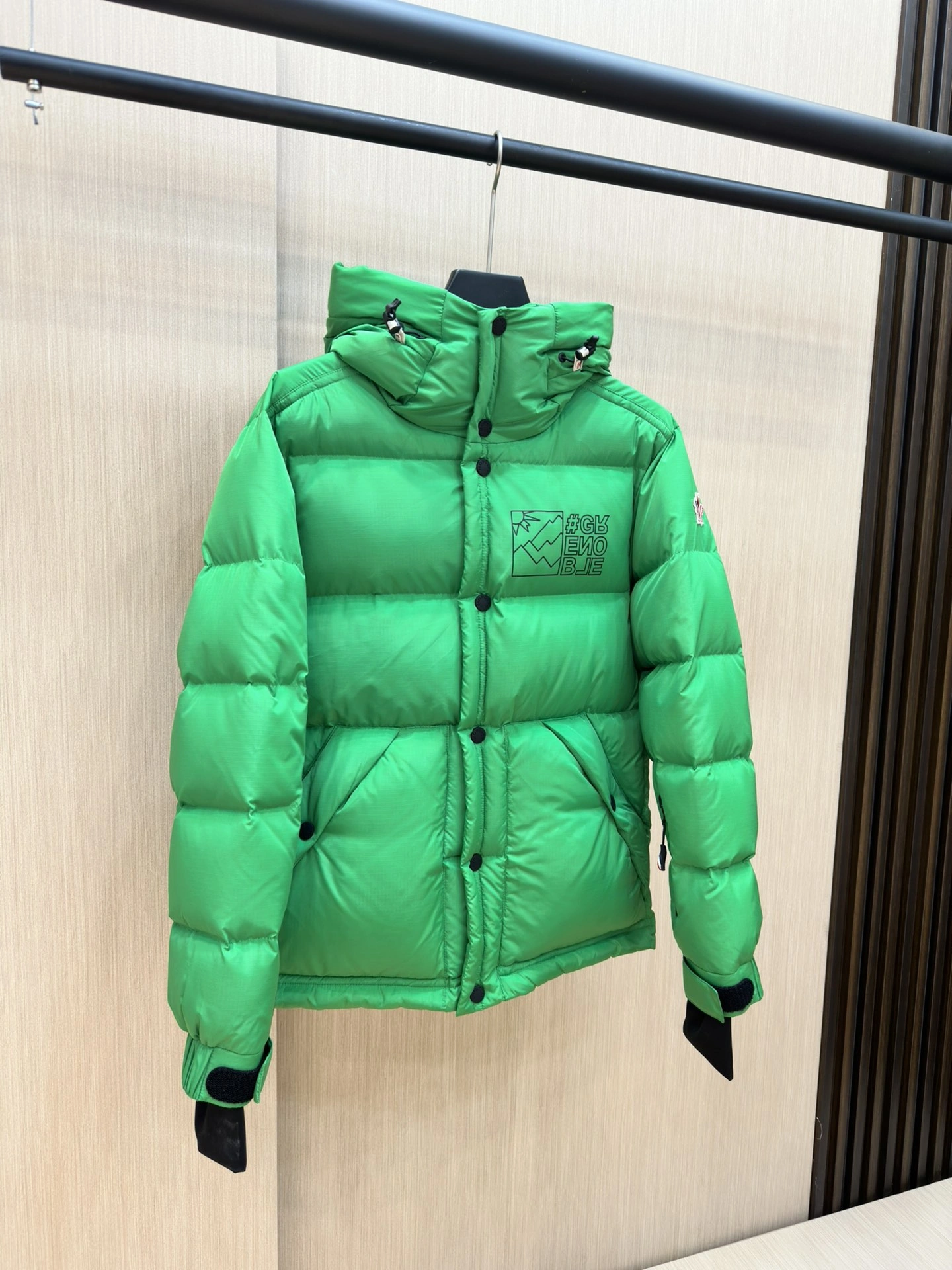 Moncler Down Jackets Durable 146085