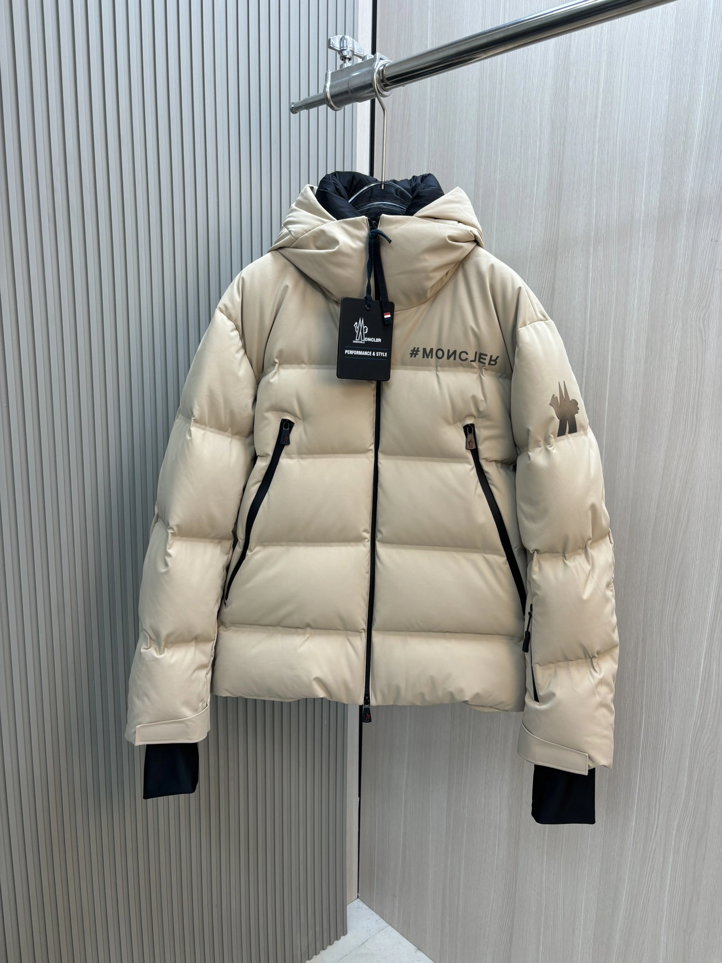 Moncler Down Jackets SmoothTexture 146067