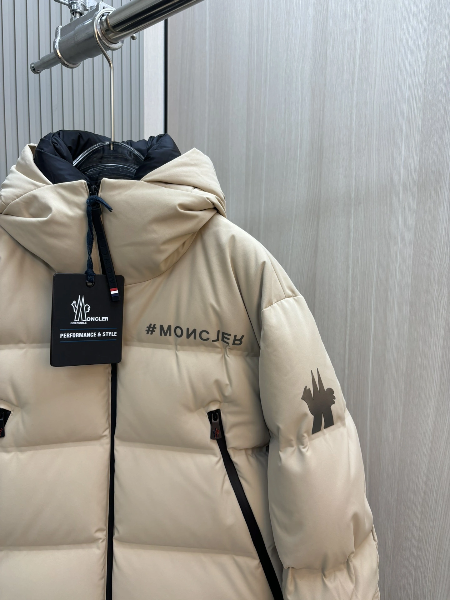 Moncler Down Jackets SmoothTexture 146067
